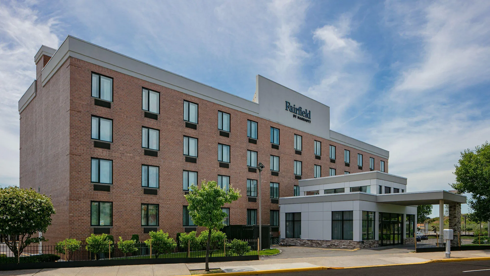 Staying Near NYC Airports: 4 Airport Hotels Compared