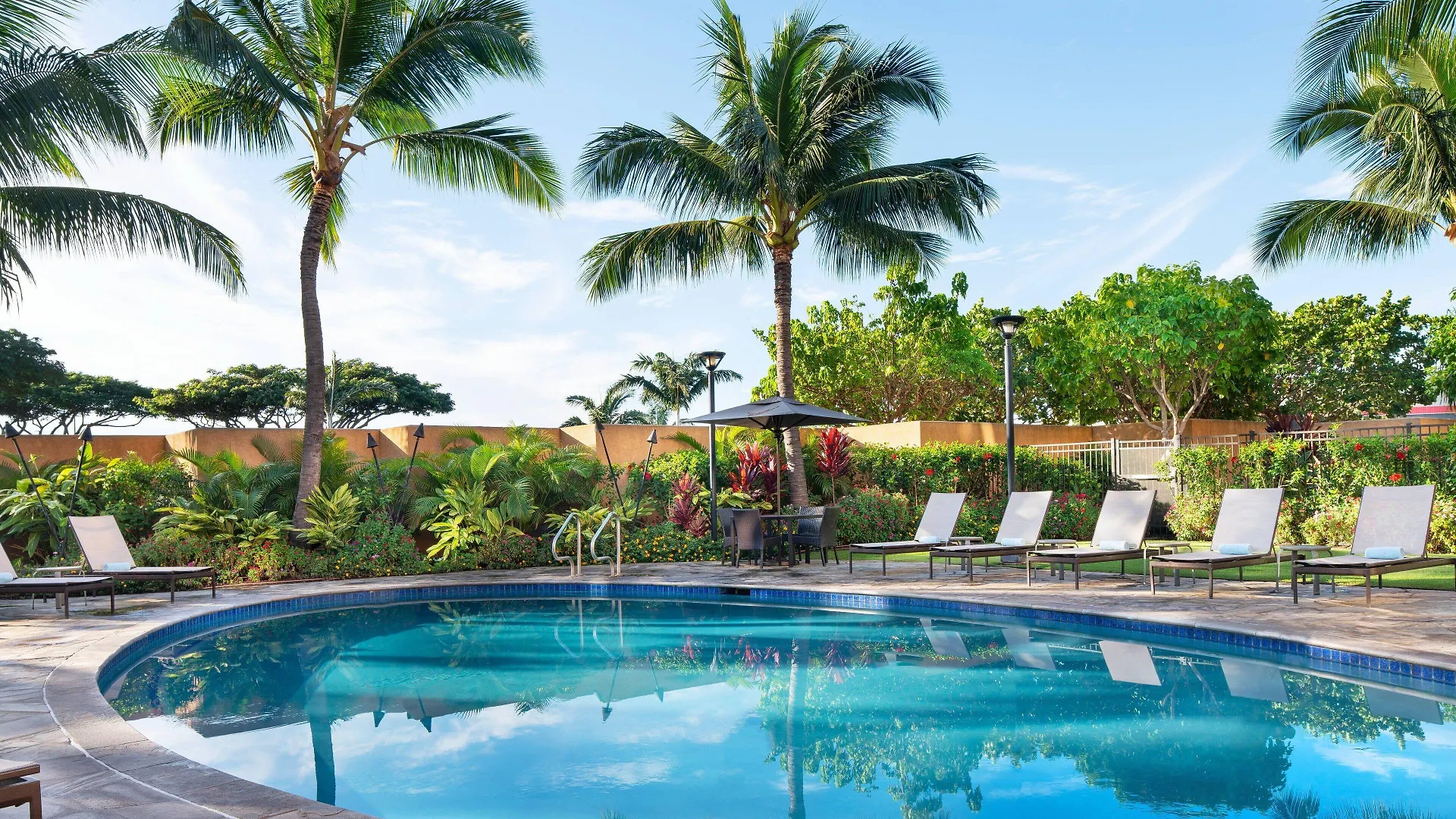 Staying In Hawaii: 4 Business Hotels Compared