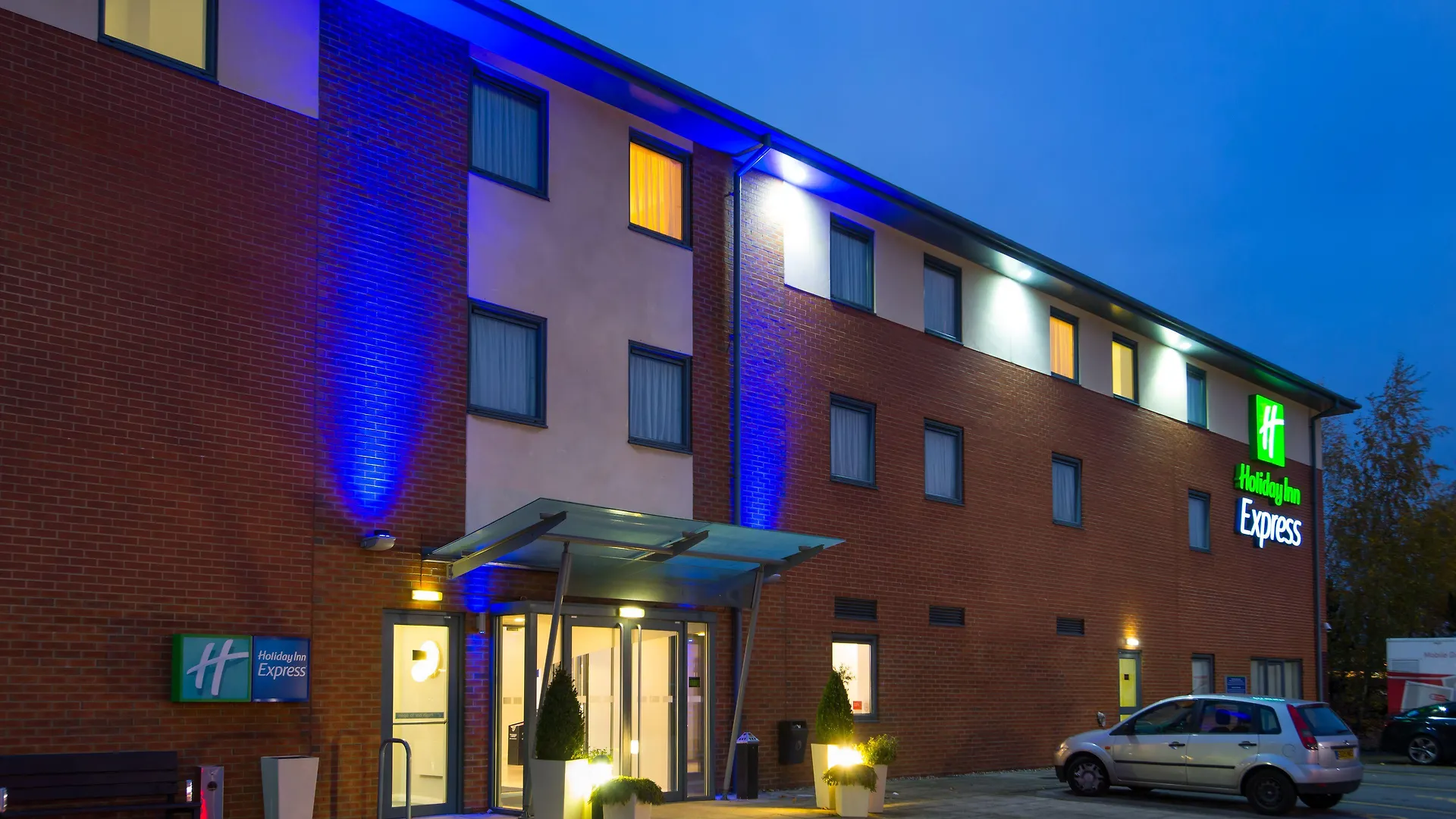Where to Stay Near Renhold: 5 Family-Friendly Hotels in Bedford