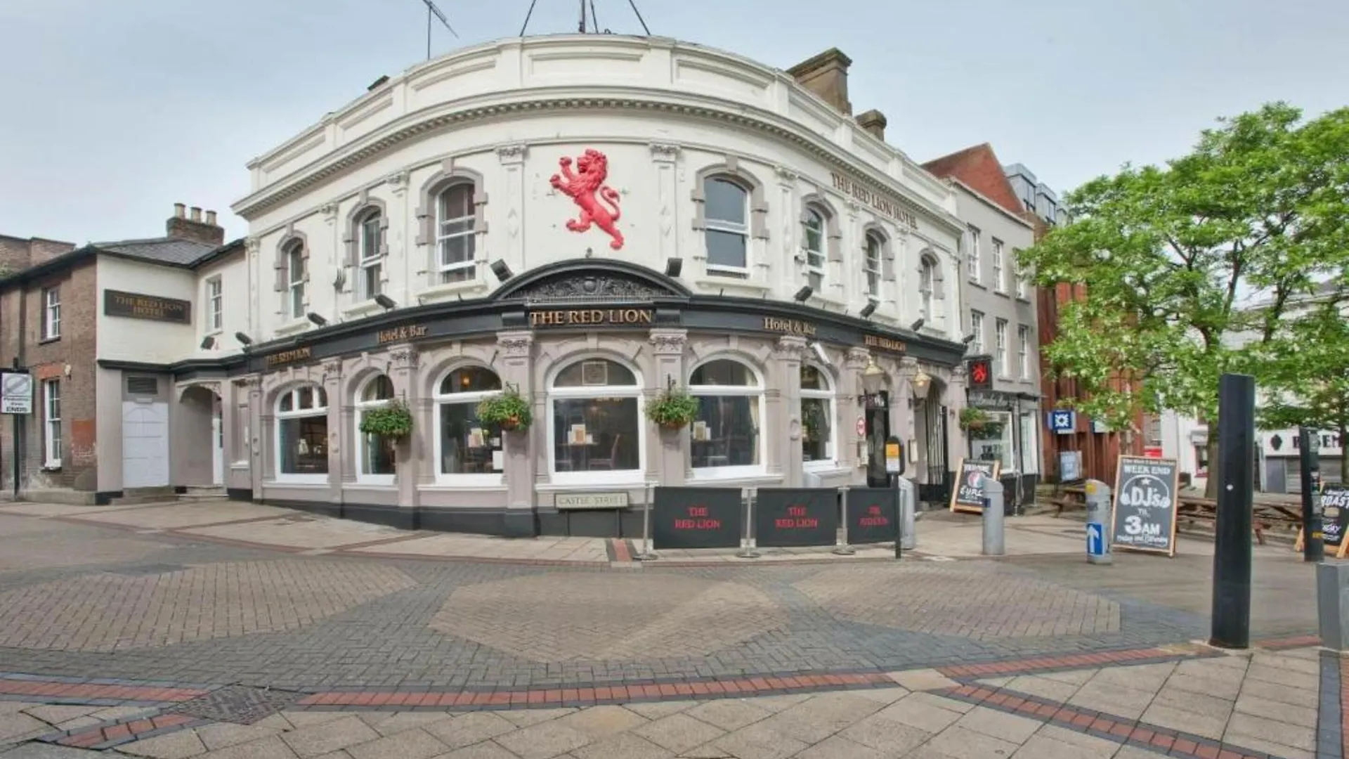 2 Smart Hotels Near Stockwood Park Golf Club Worth Booking