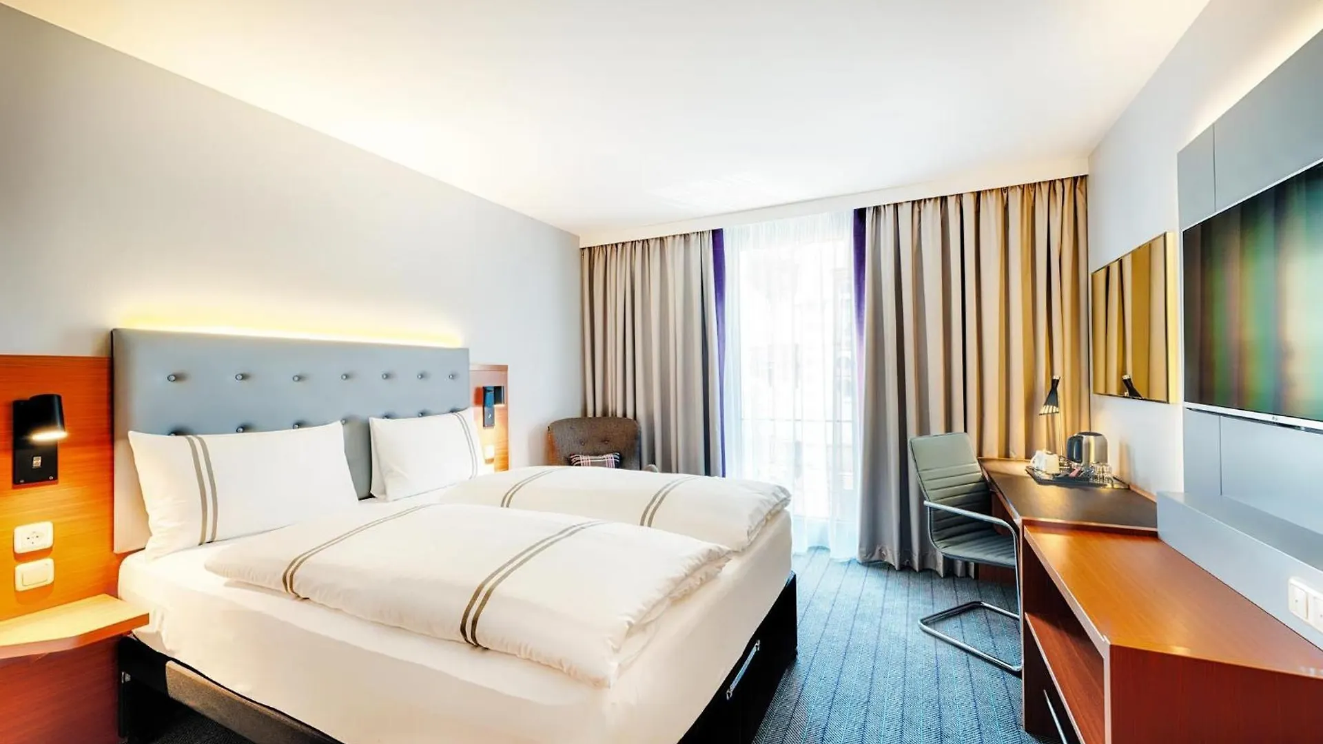 Where to Stay Near Commerzbank: 6 Best Design Hotels