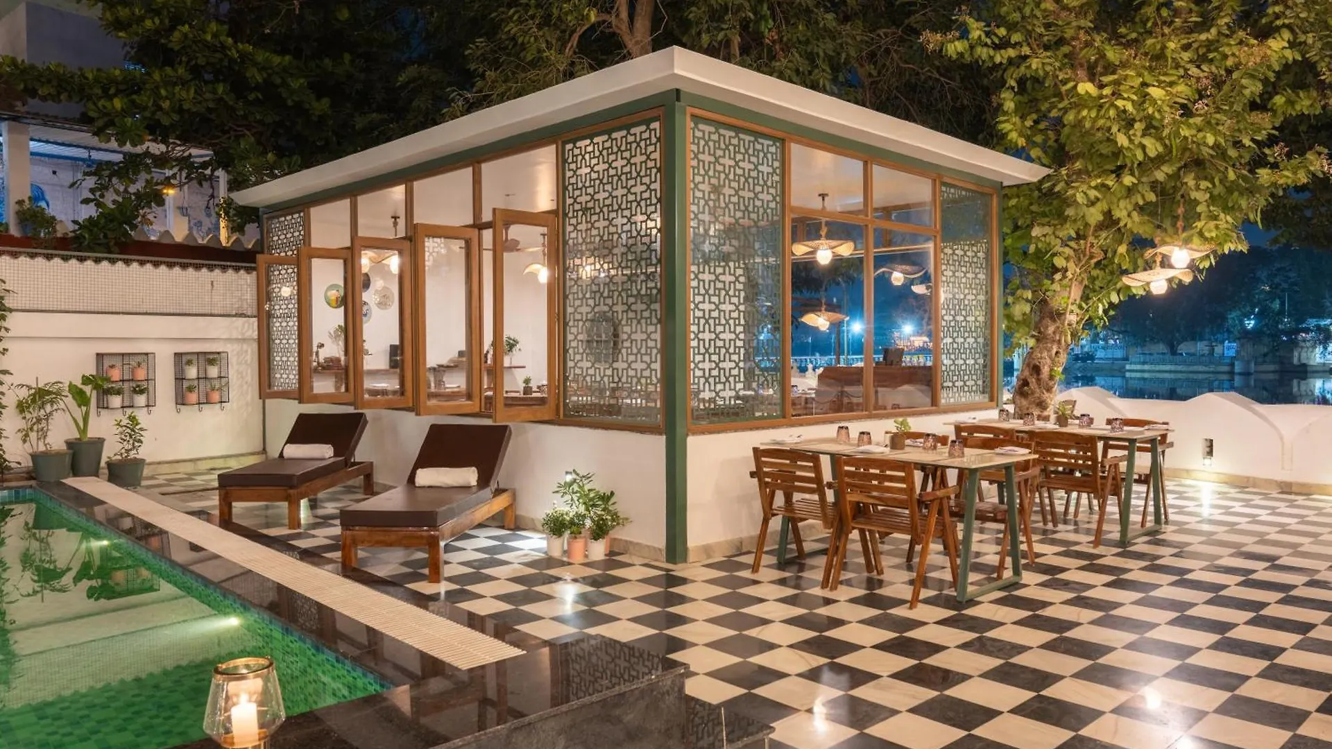 4 Smart Resorts Near Fateh Sagar Lake Worth Booking