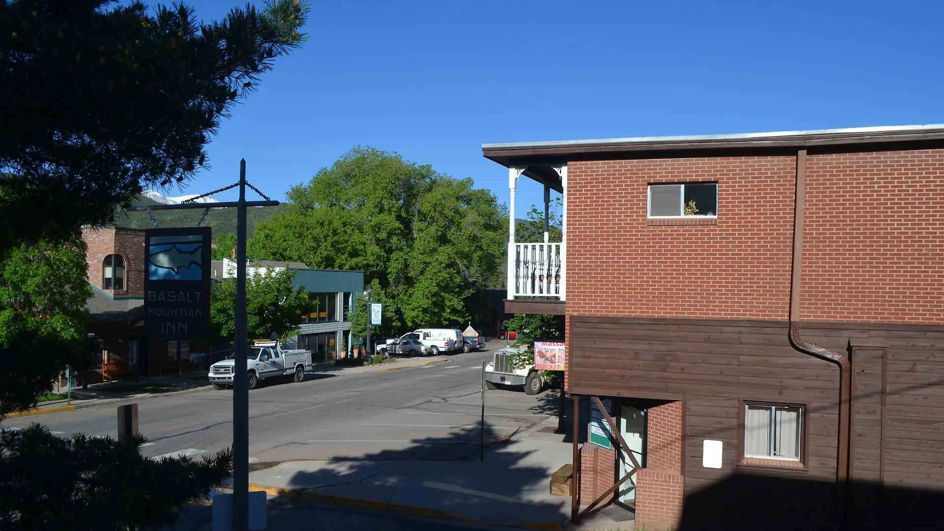 Staying in Crested Butte Mountain: 4 Central Hotels Compared