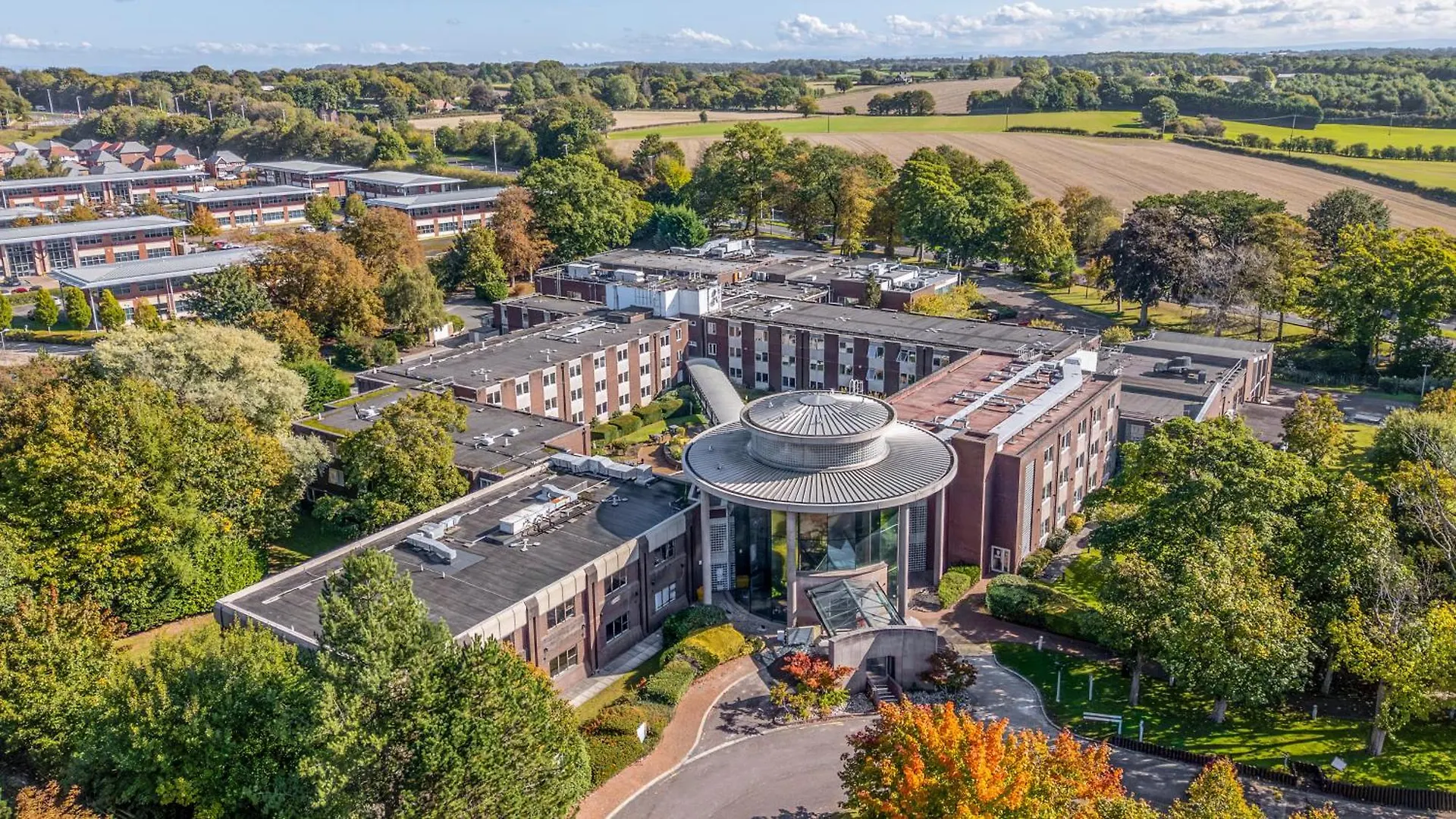 Staying Near Runcorn Ski Centre: 4 Hotels Compared