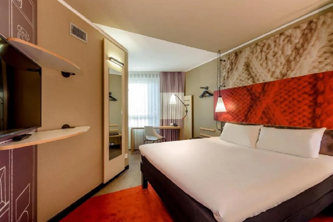 4 Exceptional Design Hotels in Altstadt-Süd Worth Booking