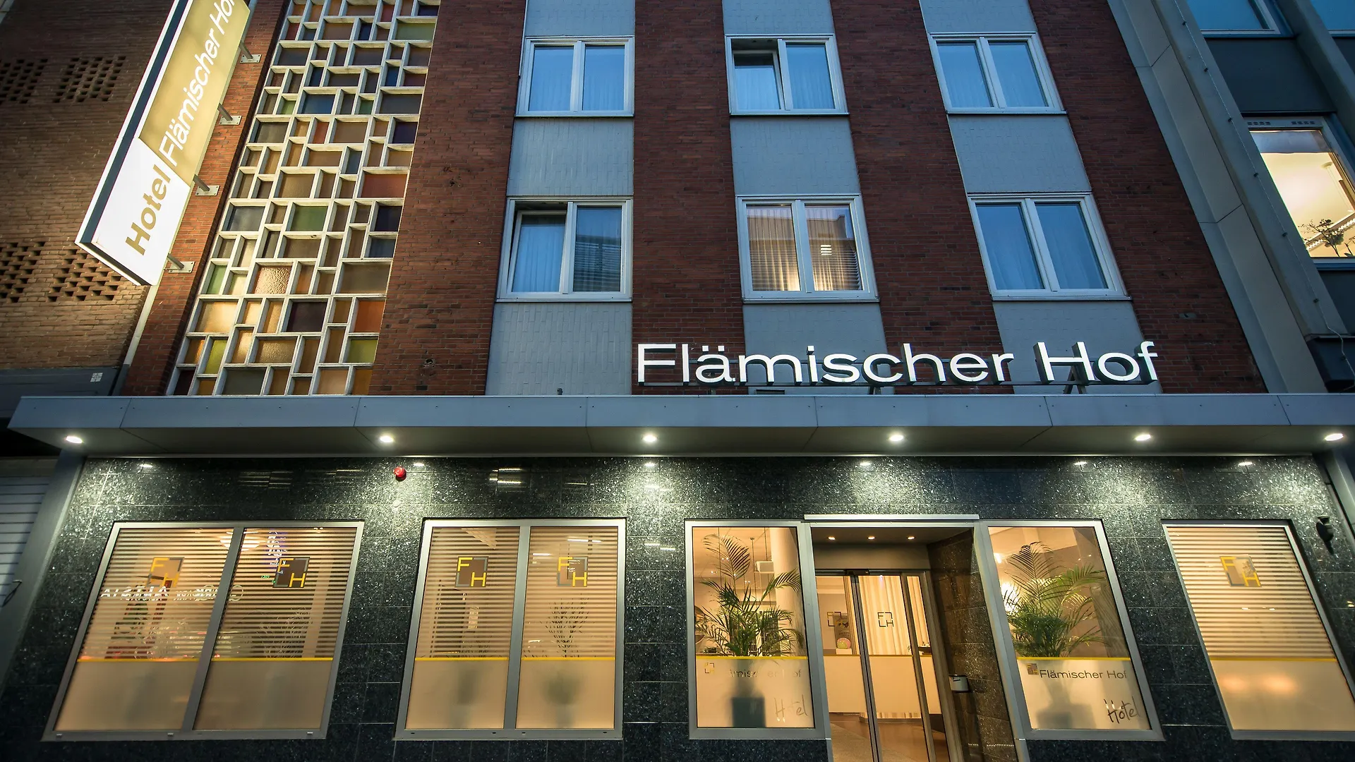 Staying Near Schleusenanlage Kiel-Holtenau: 4 Central Hotels Compared