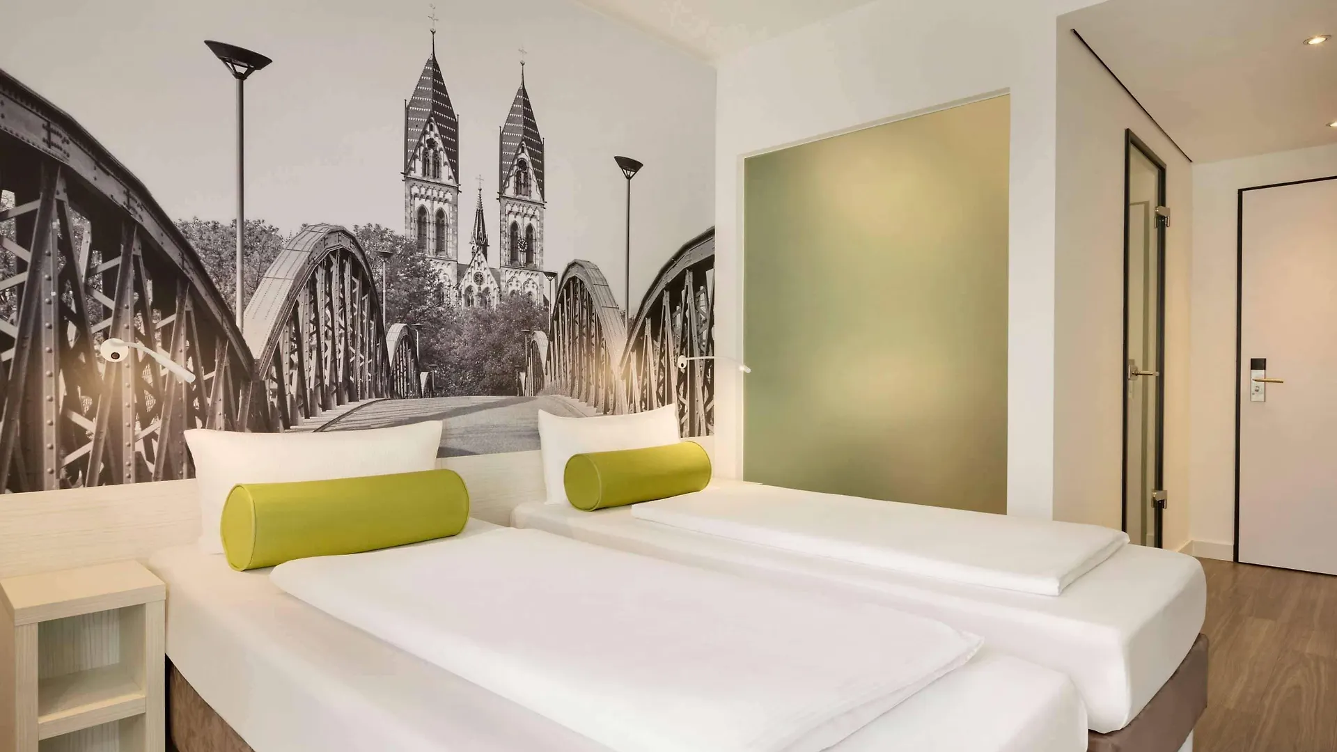 2 Hotels Near Pfarrämter Neuershausen Bernhardussaal Worth Booking