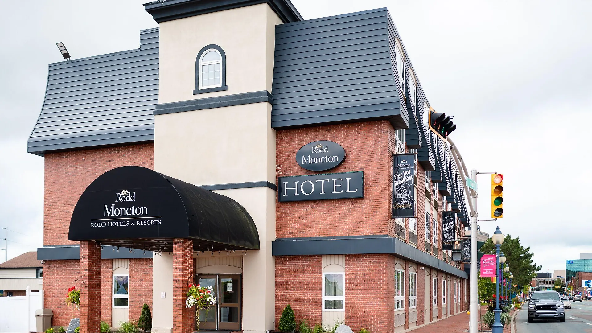 Where to Stay Near EBCI Moncton: 7 Airport Hotels Ranked
