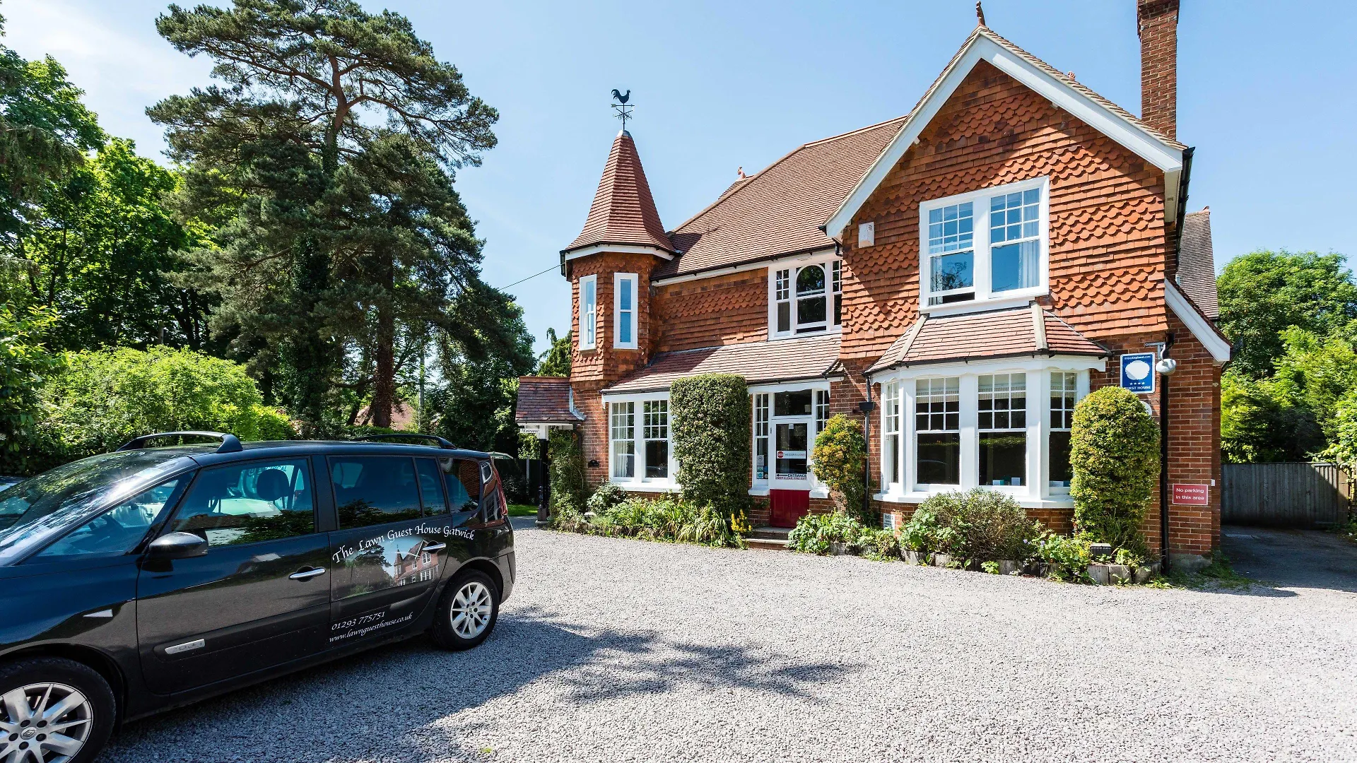 Staying Near Buchan Country Park: 5 Airport Hotels Compared