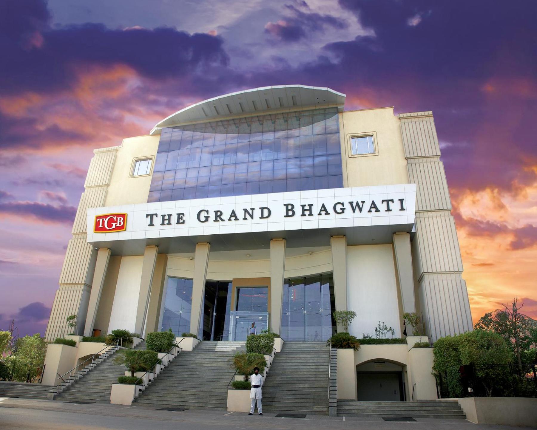 4 Hotels Near Gandhi Ashram That Deliver on Location