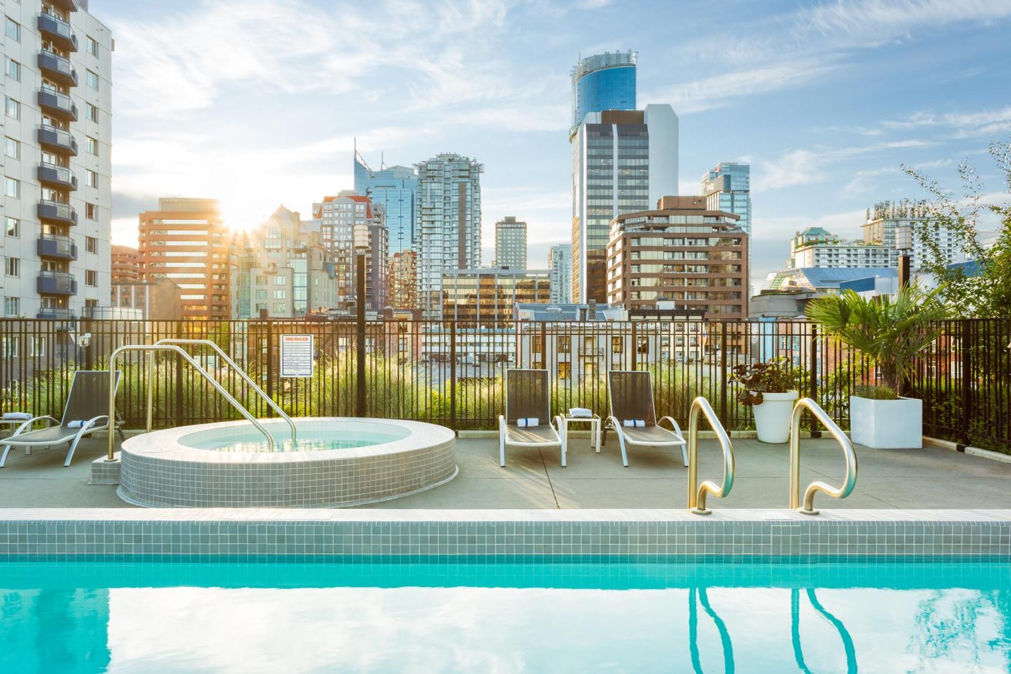 4 Top-Rated 5-Star Hotels In Downtown Vancouver