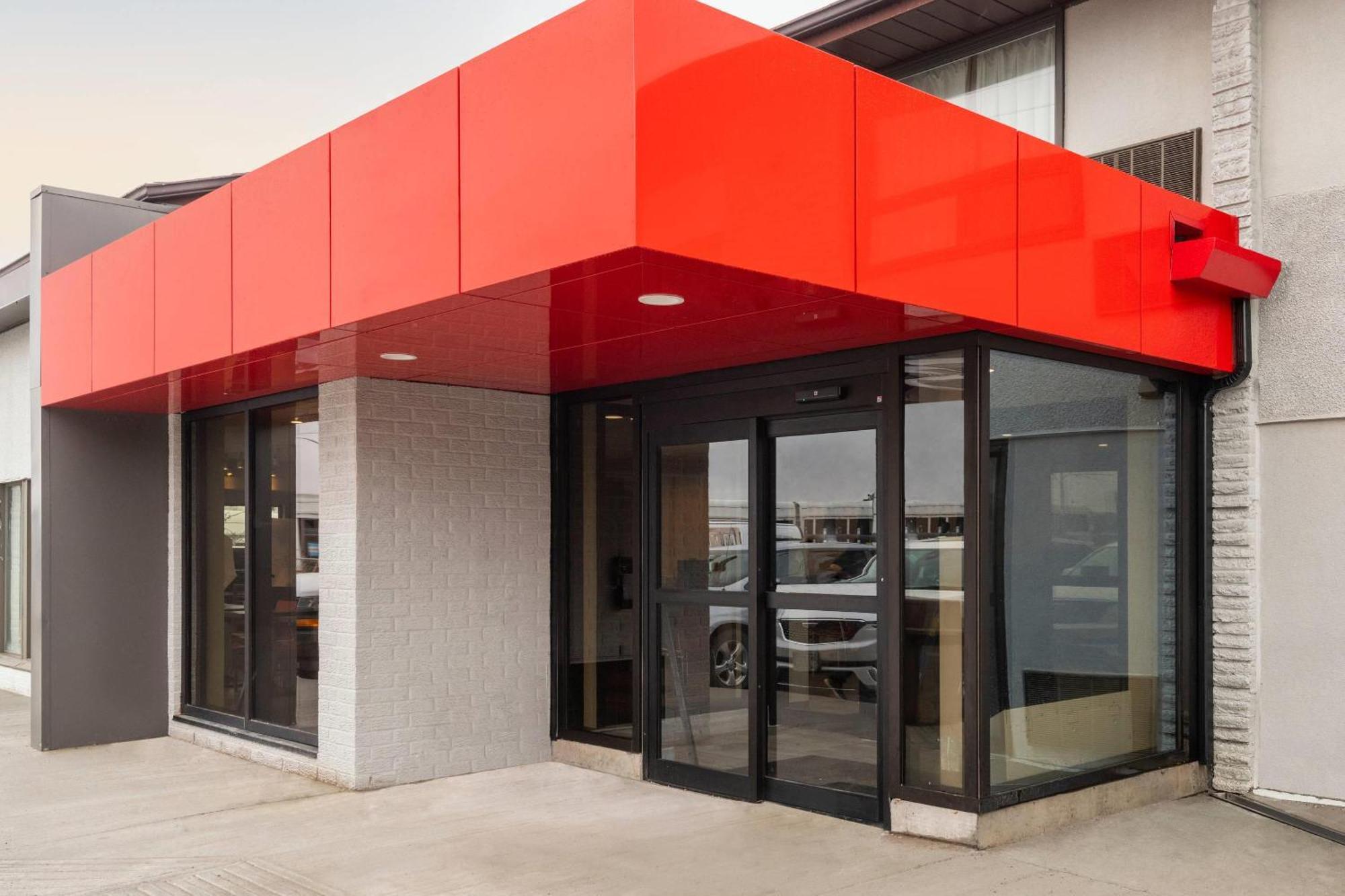 14 Business Hotels Near Ottawa Arboretum Worth Booking