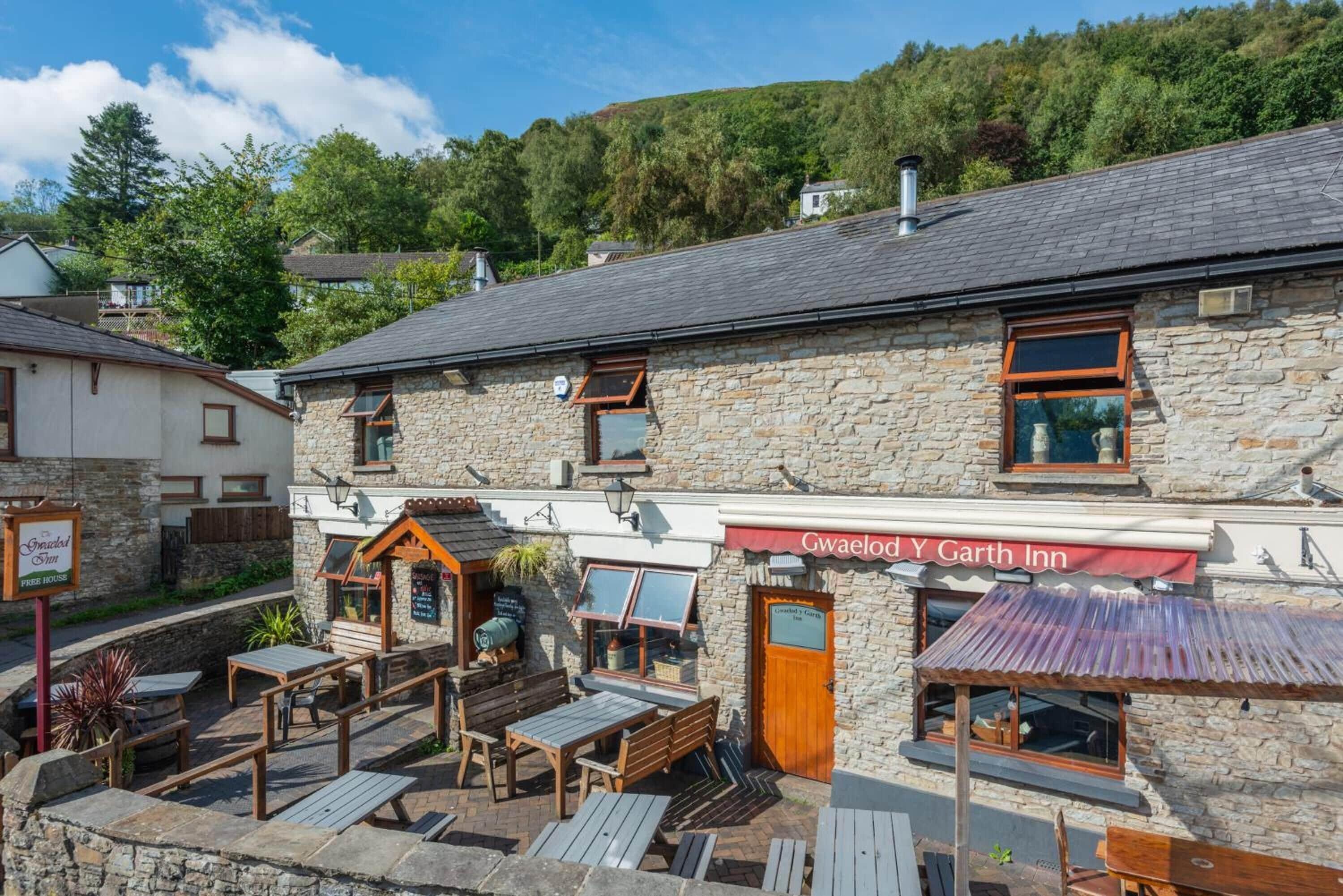 9 Smart Family-Friendly Hotels Near Parc Cefn Onn Worth Booking