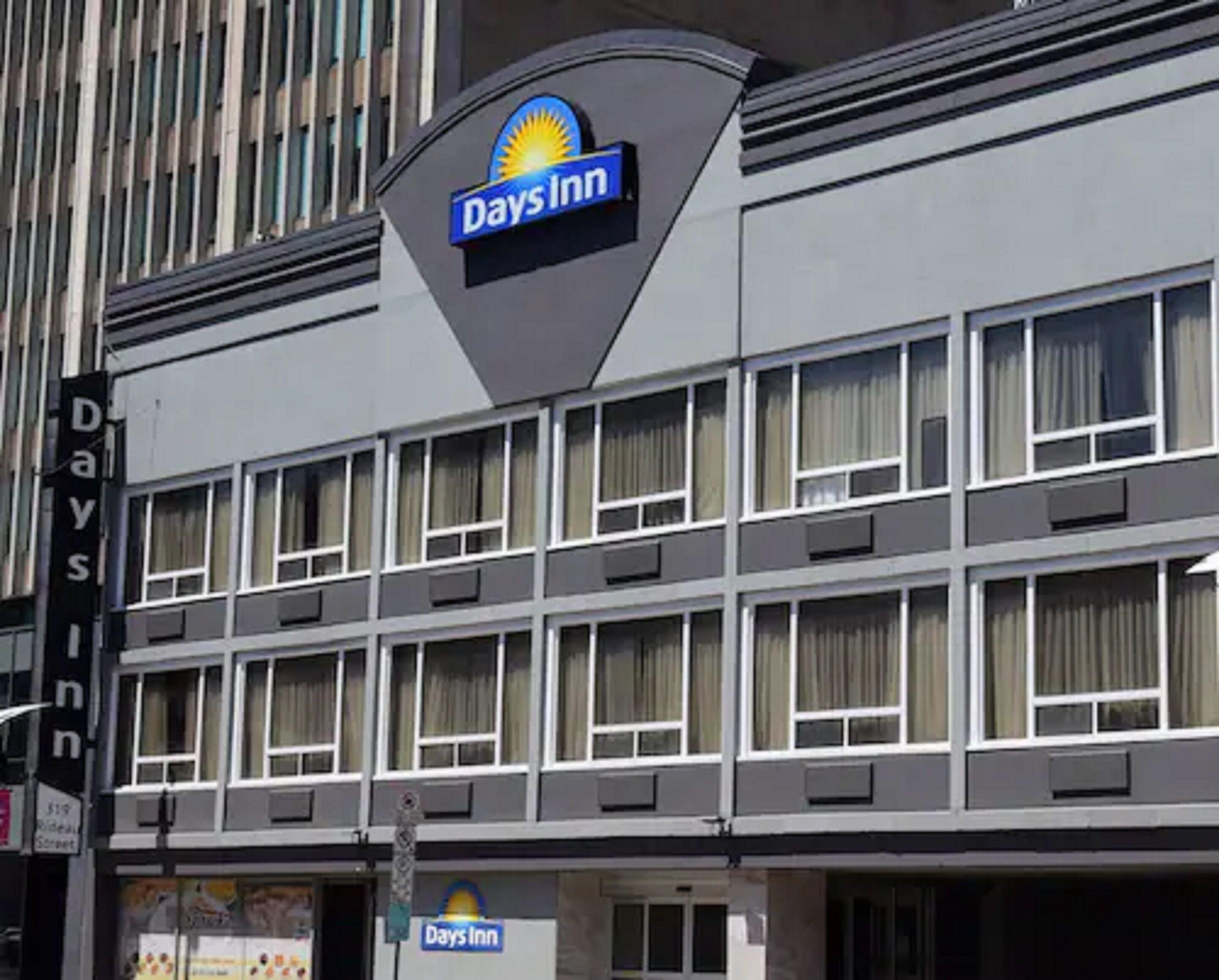 9 Central Ottawa Hotels Close to Peace Tower
