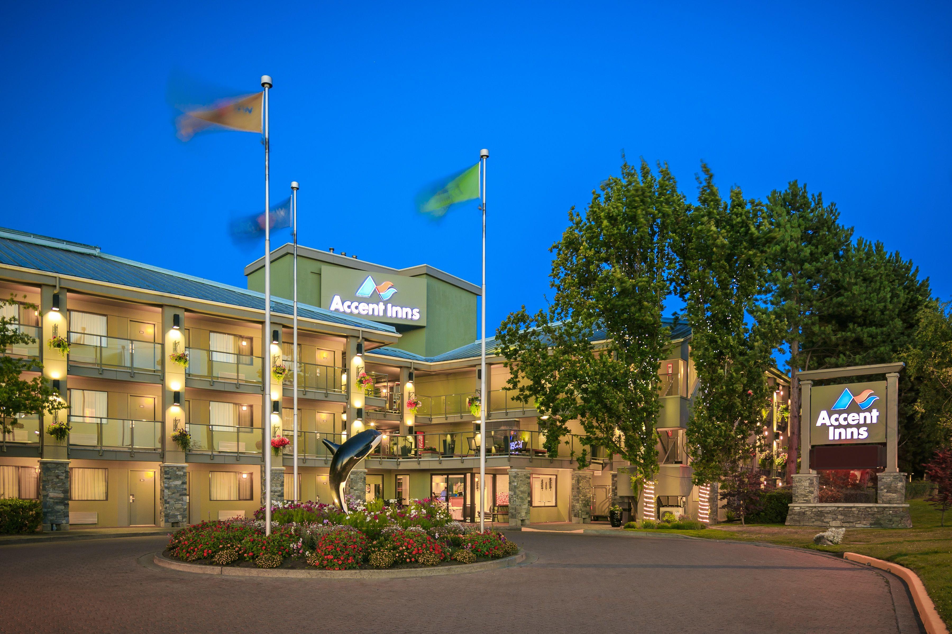 9 Top-Rated Airport Hotels Close to Mayfair Shopping Center