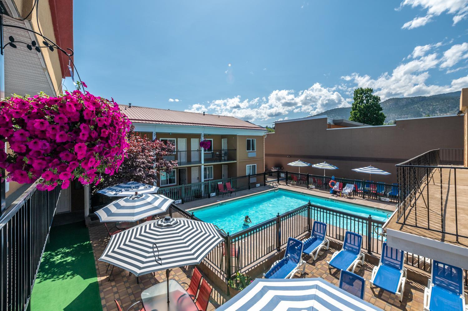 5 Airport Hotels Near LocoLanding That Deliver