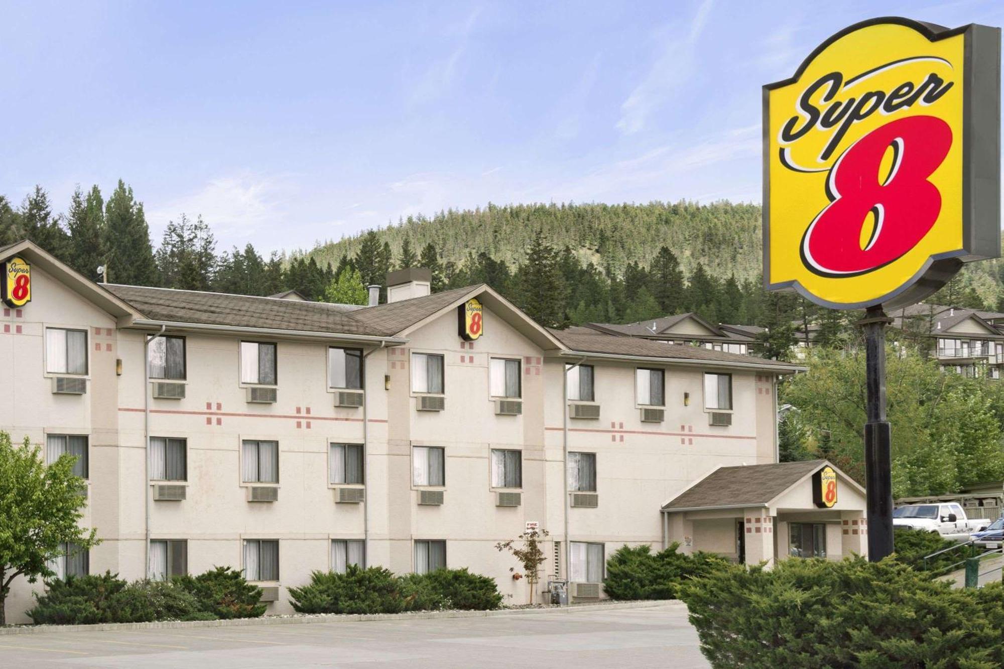 15 Romantic Hotels in Canada West Worth Booking in 2025