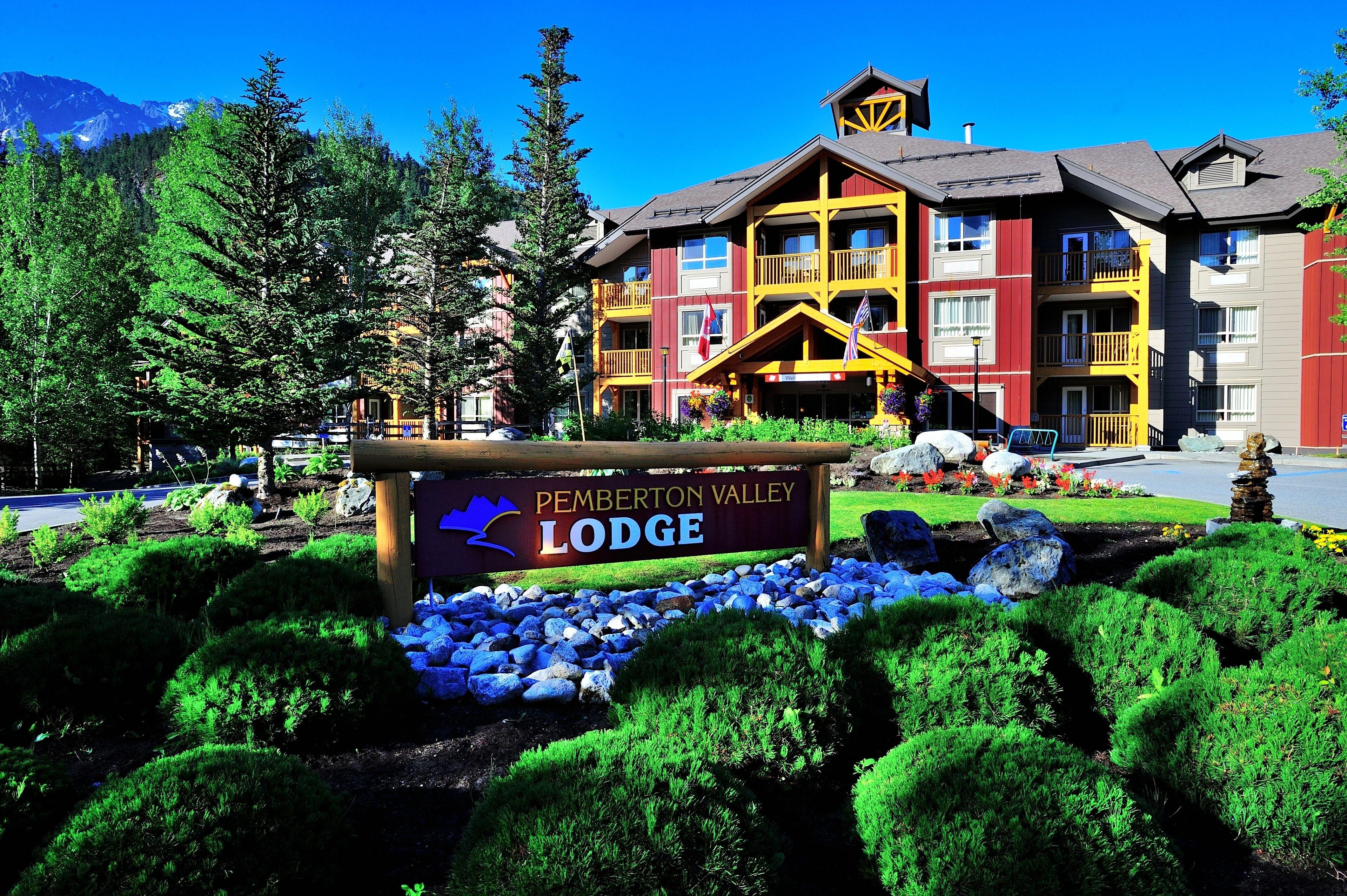 15 Best Luxury Hotels in British Columbia for Every Type of Traveler