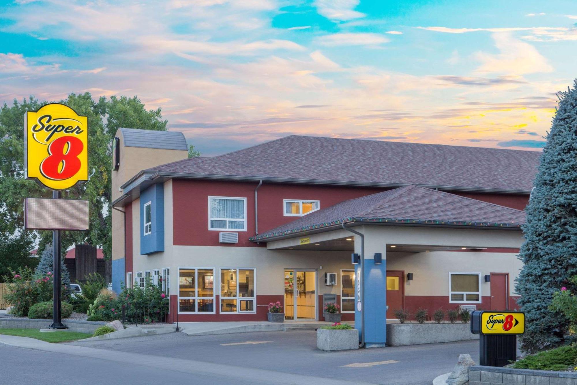 Where to Stay in Alberta: 13 Best Airport Hotels