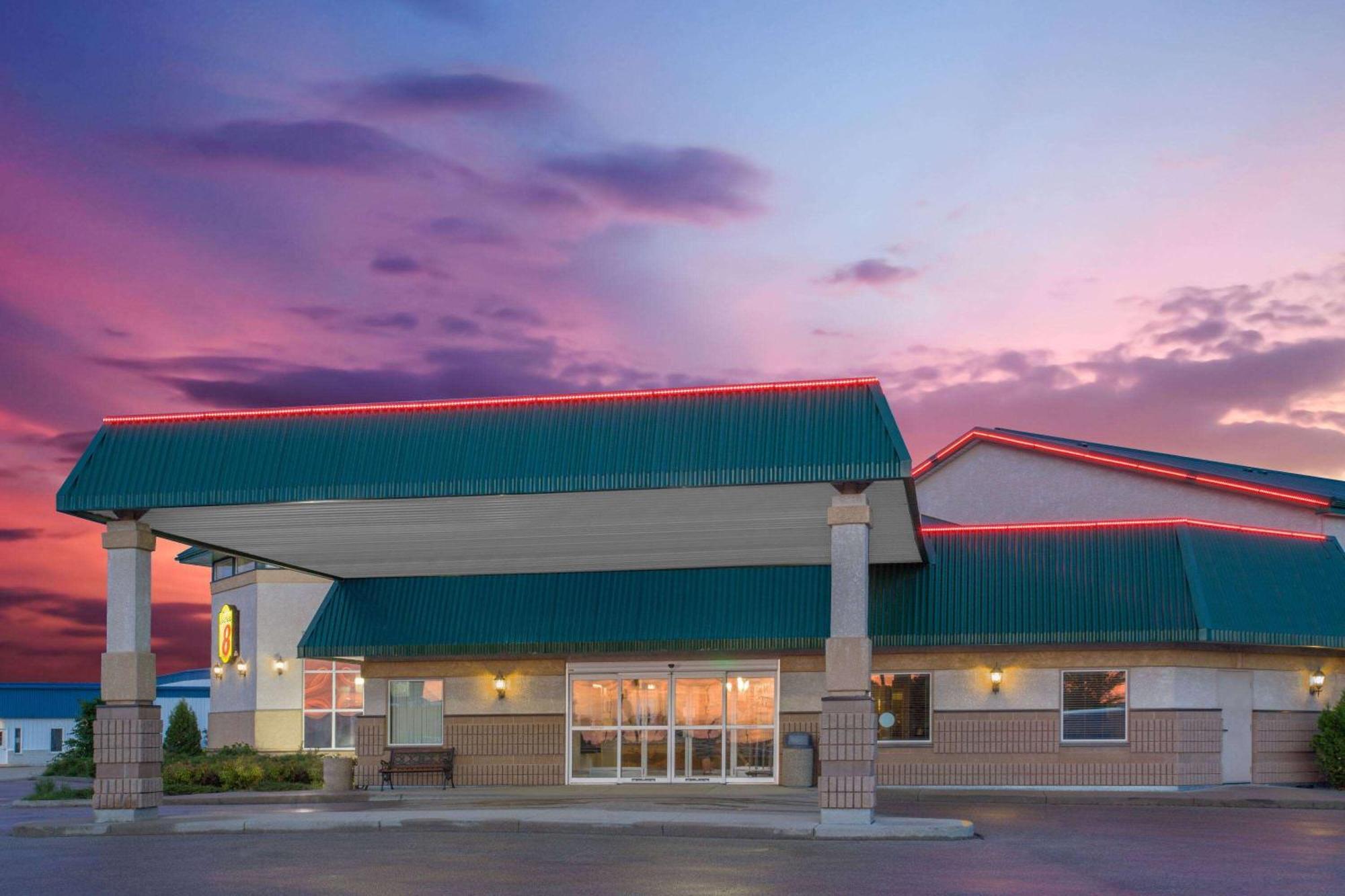 Staying In Manitoba: 11 Family-Friendly Hotels Compared