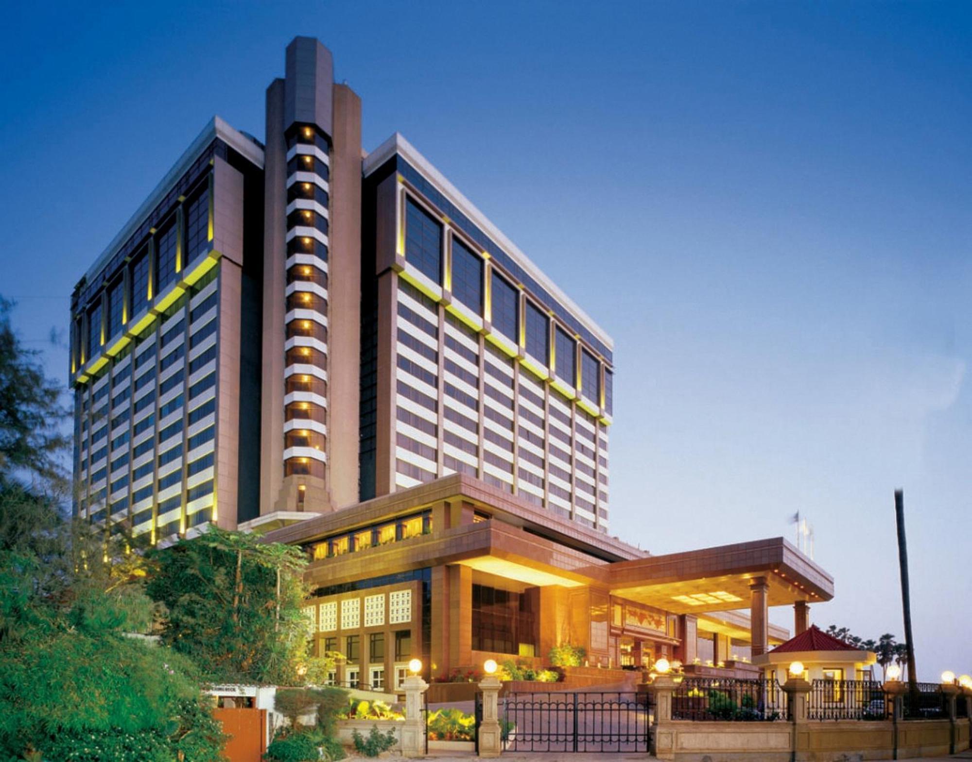 Where to Stay in Western Suburbs: 4 Romantic Hotels Compared