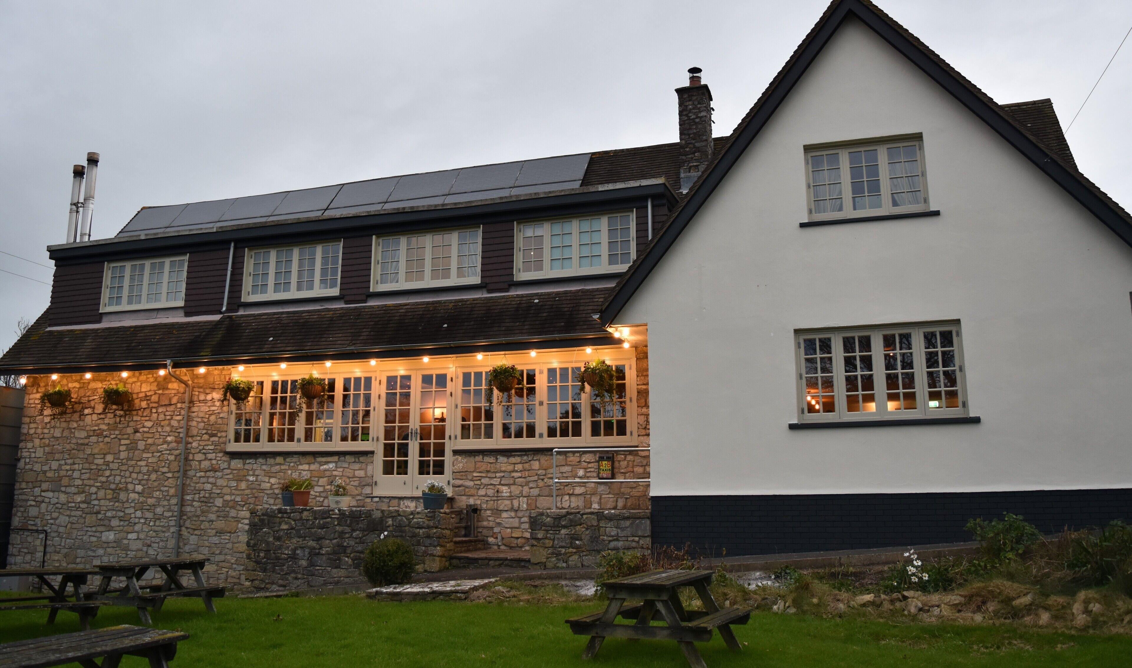 Staying Near Tinkinswood: 15 Family Hotels Compared
