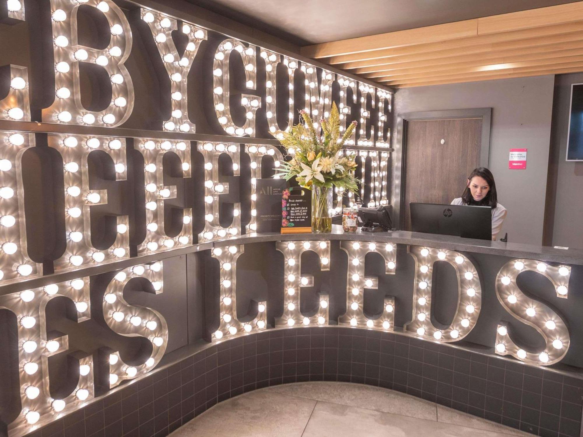 9 Smart Central Hotels Near Abbey House Museum Worth Booking