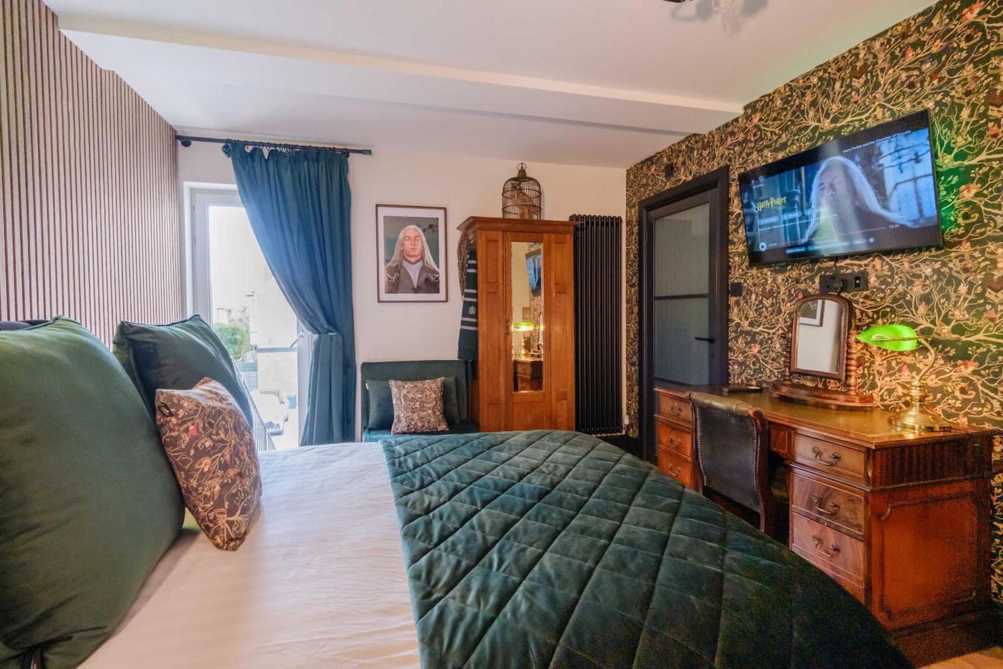 Staying Near Aldenham Country Park: 10 Central Hotels Compared