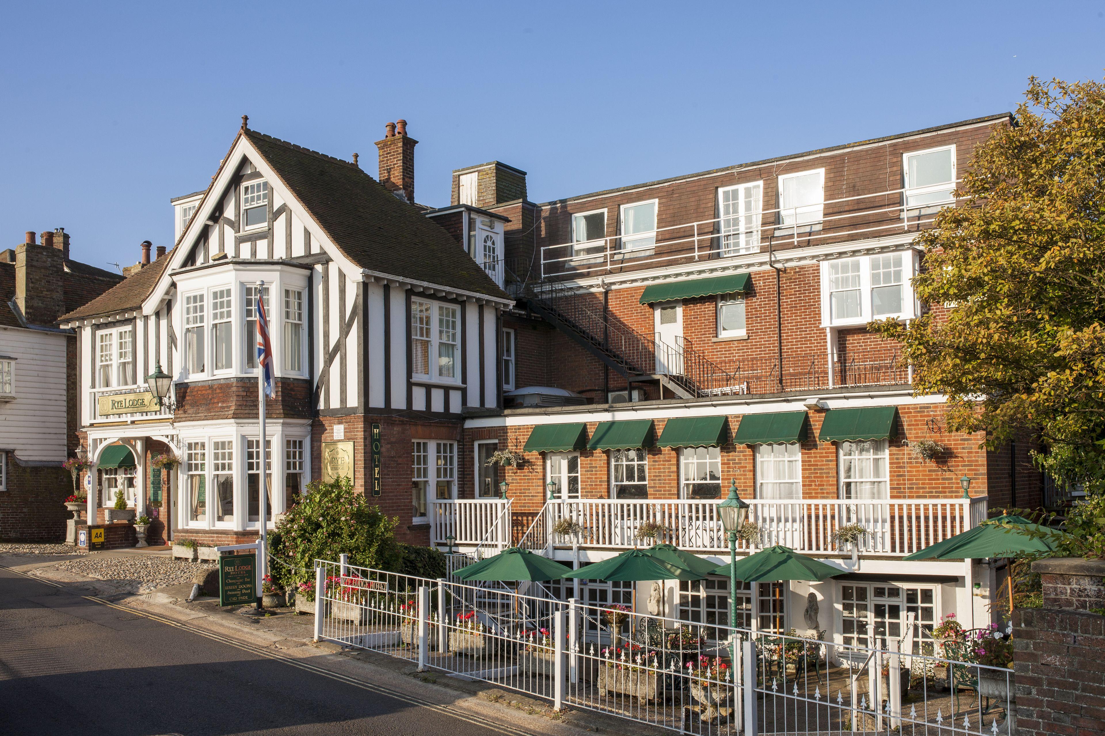 7 Central Hotels Near St Augustine's Church That Deliver
