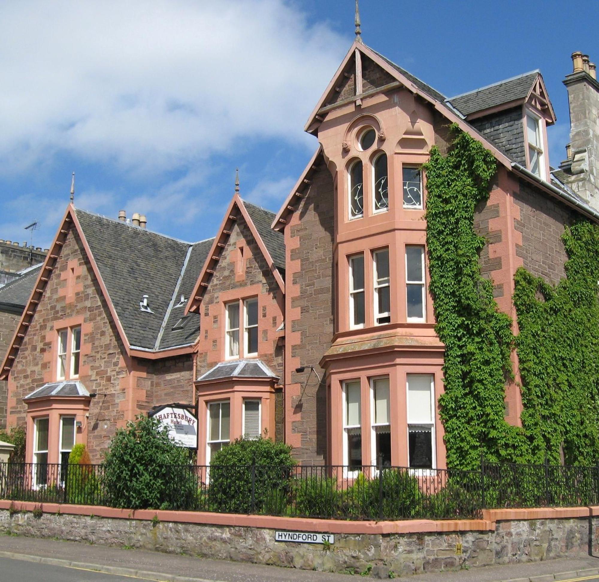 7 Airport-Convenient Hotels Close to Dundee FC