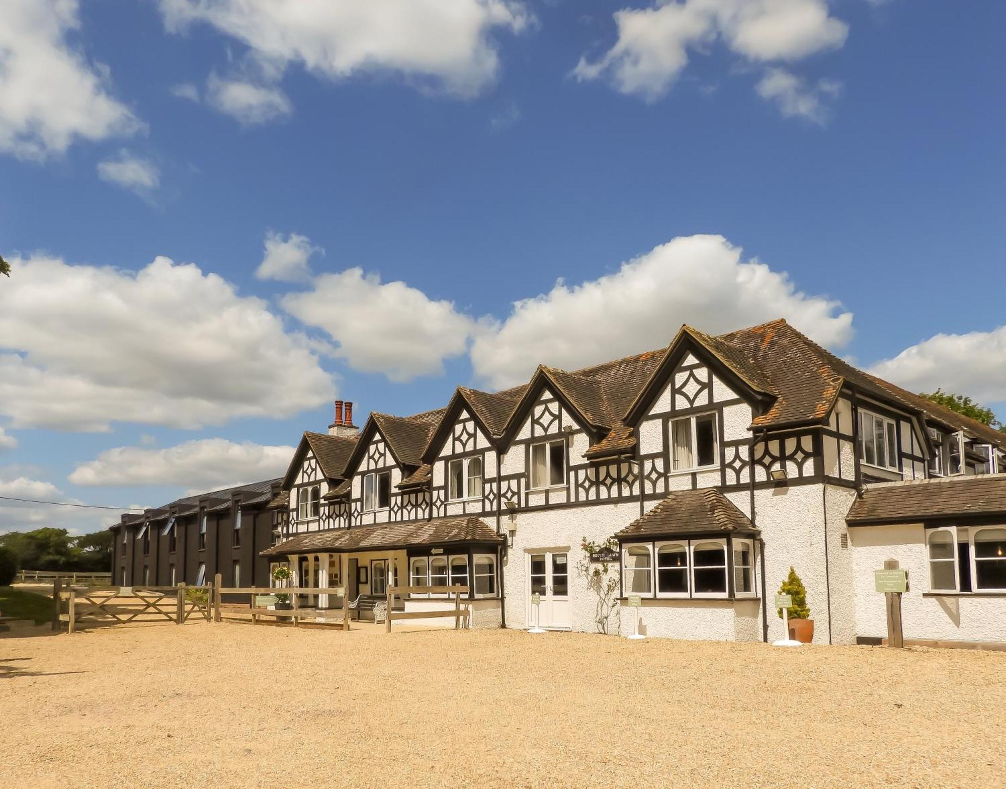 Staying Near Hurst Castle: 2 Beach Hotels Compared