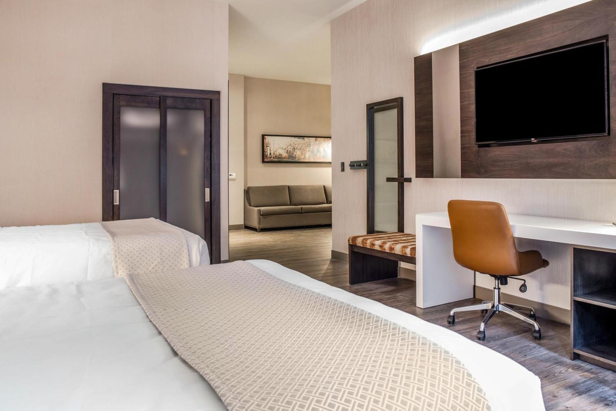 Staying In Theatre District: 6 Family Hotels Compared