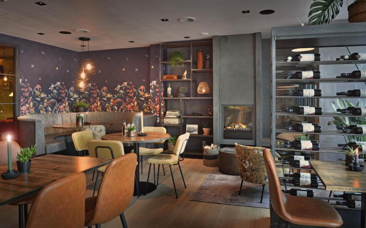 Staying Near Den Hartogh Ford Museum: 6 Beach Hotels Compared