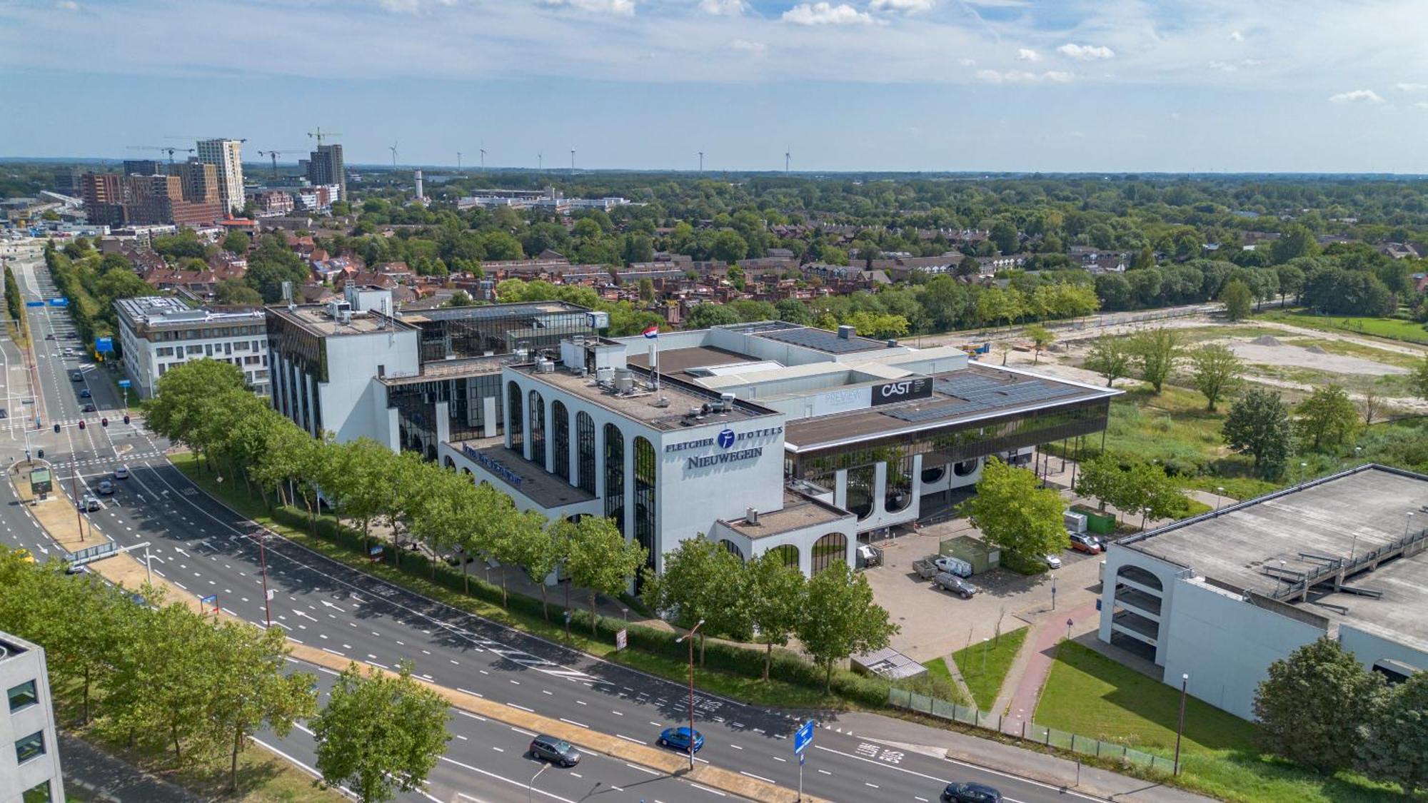 2 Resort Hotels Near Rietveld Schröder House Worth Booking