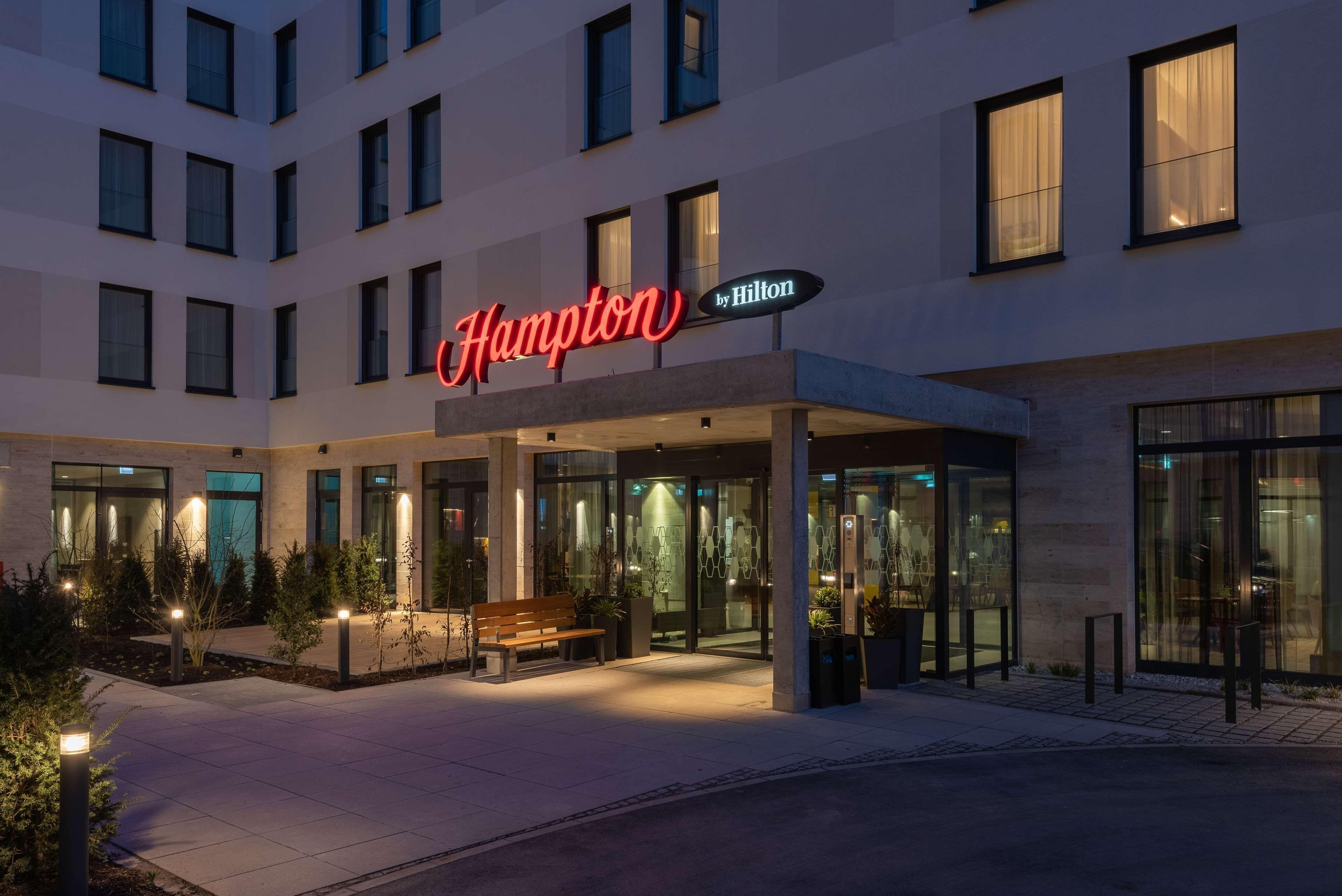 4 Business Hotels in Schwabing That Deliver on Connectivity