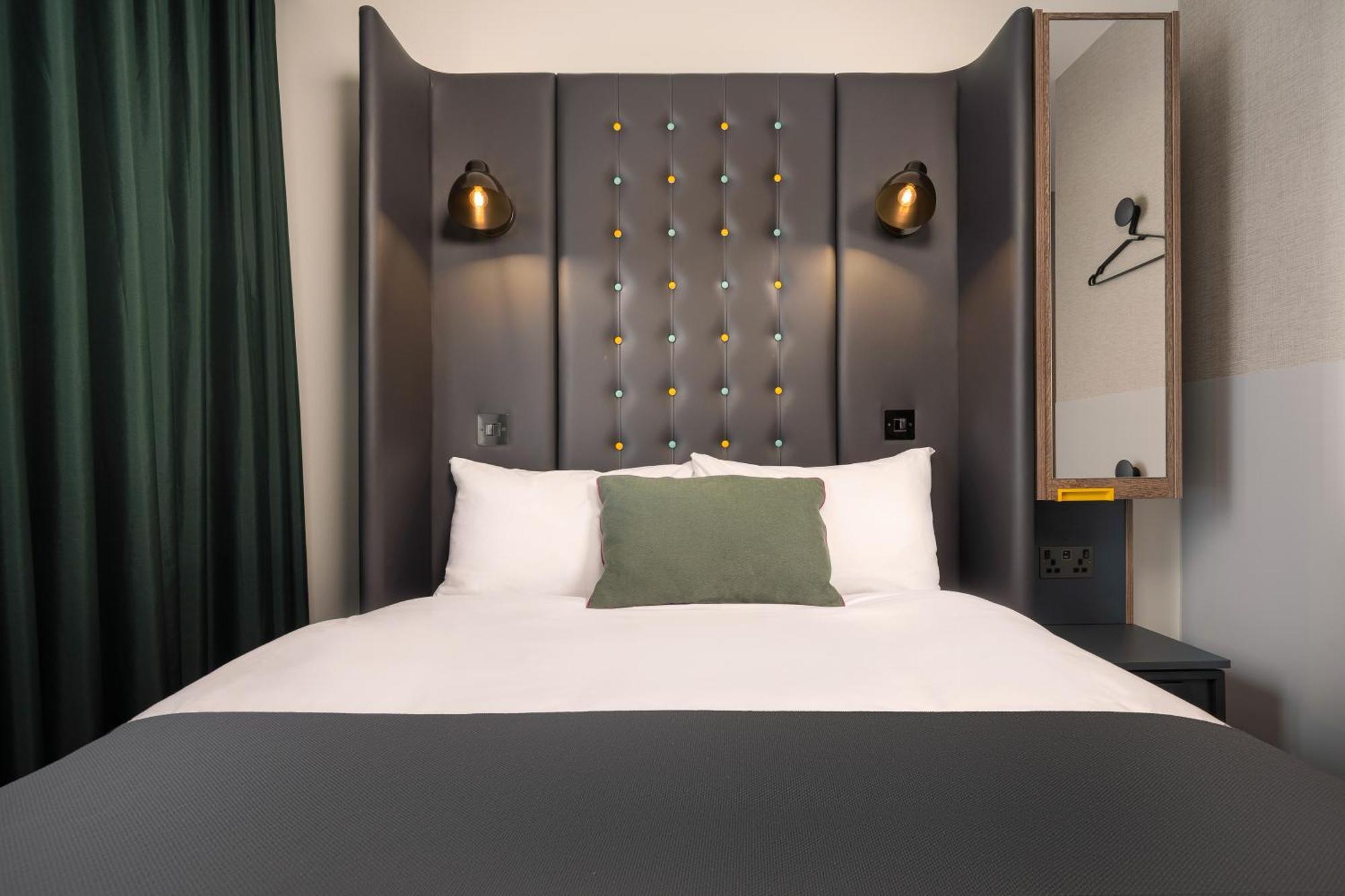 4 Central Hotels Near Barnes for Smart London Stays