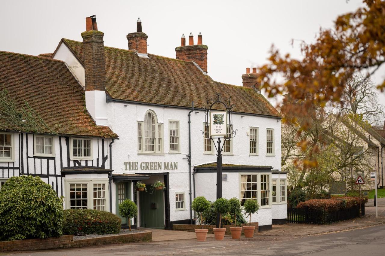 Staying in England: 7 Sightseeing Hotels Compared