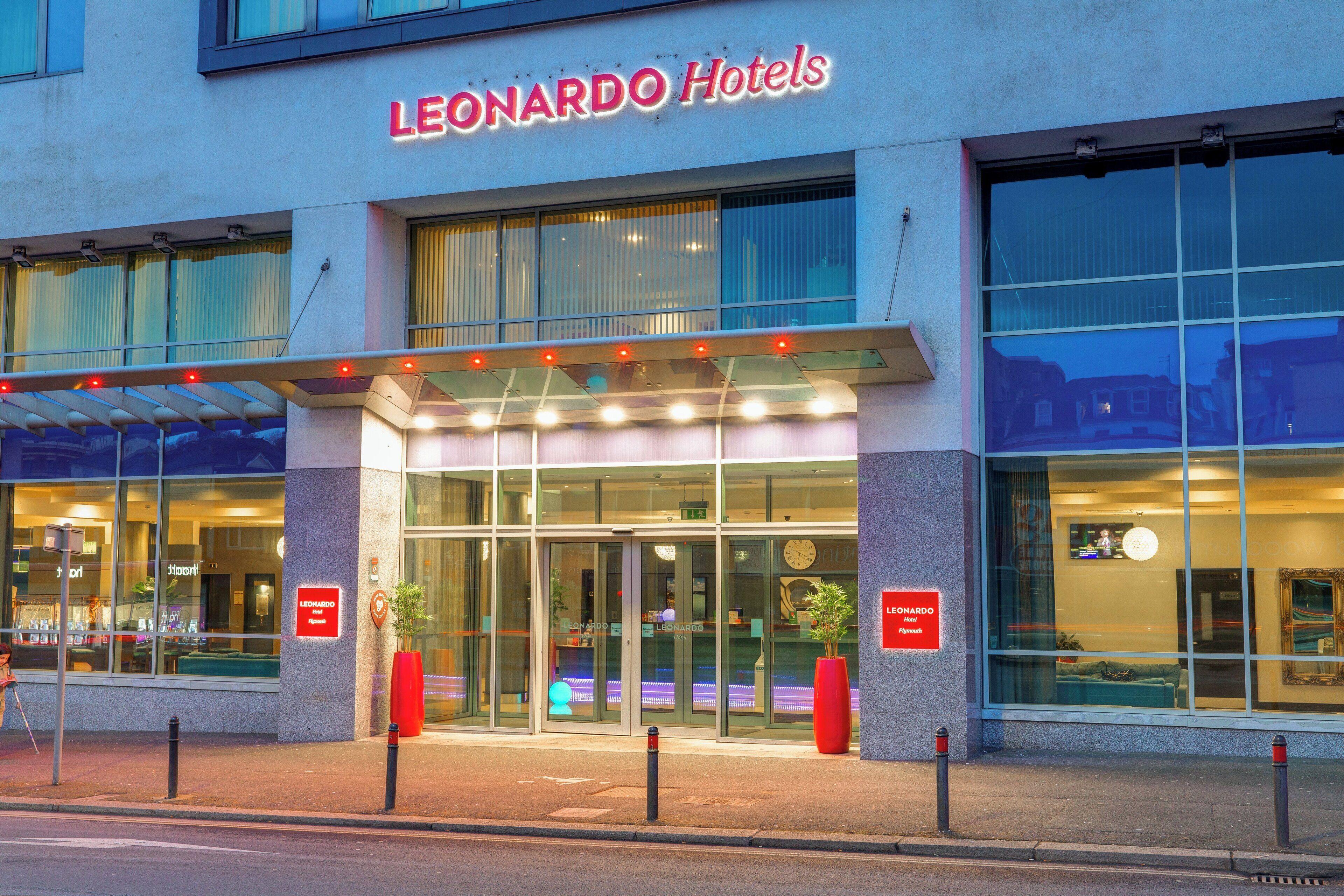 4 Beach Hotels Near National Marine Aquarium That Deliver