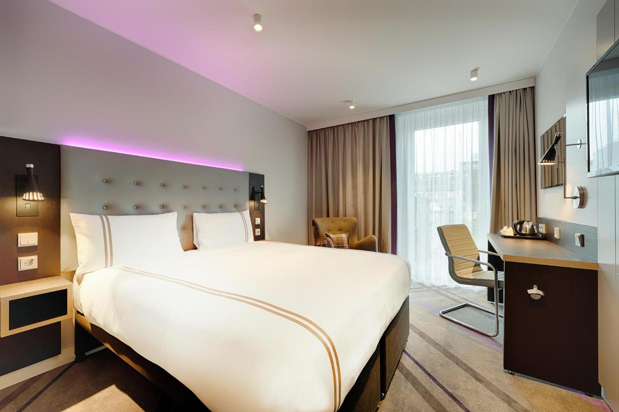 Where to Stay Near Alster: 9 Airport Hotels in Hamburg