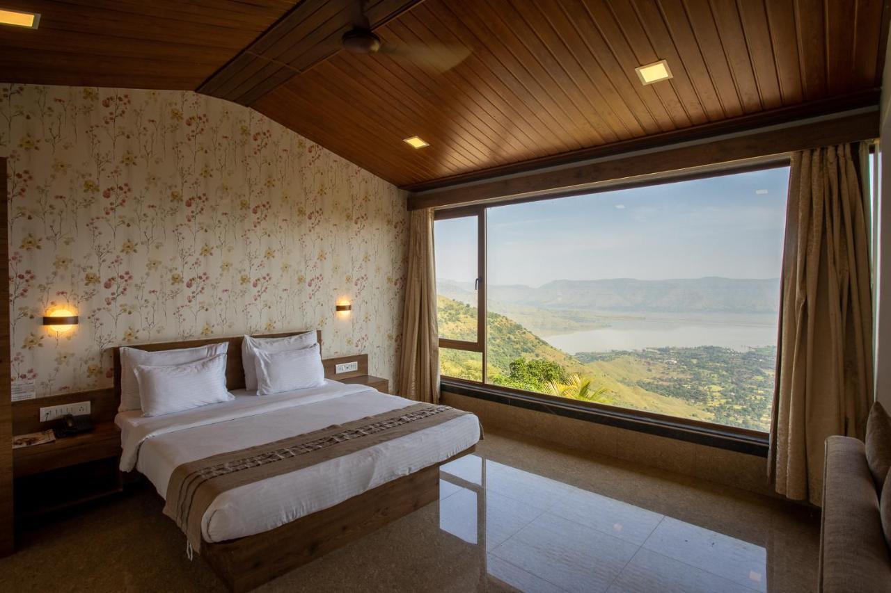 Staying Near Parsi Point: 6 Panchgani Resorts Compared