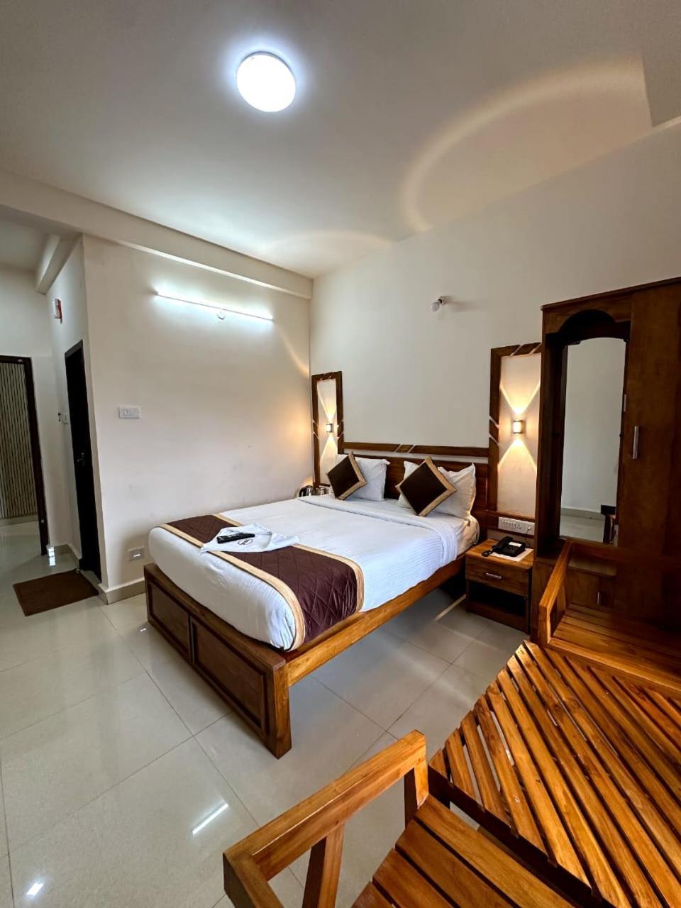 4 Hotels Near Government Rose Garden for Easy Ooty Access