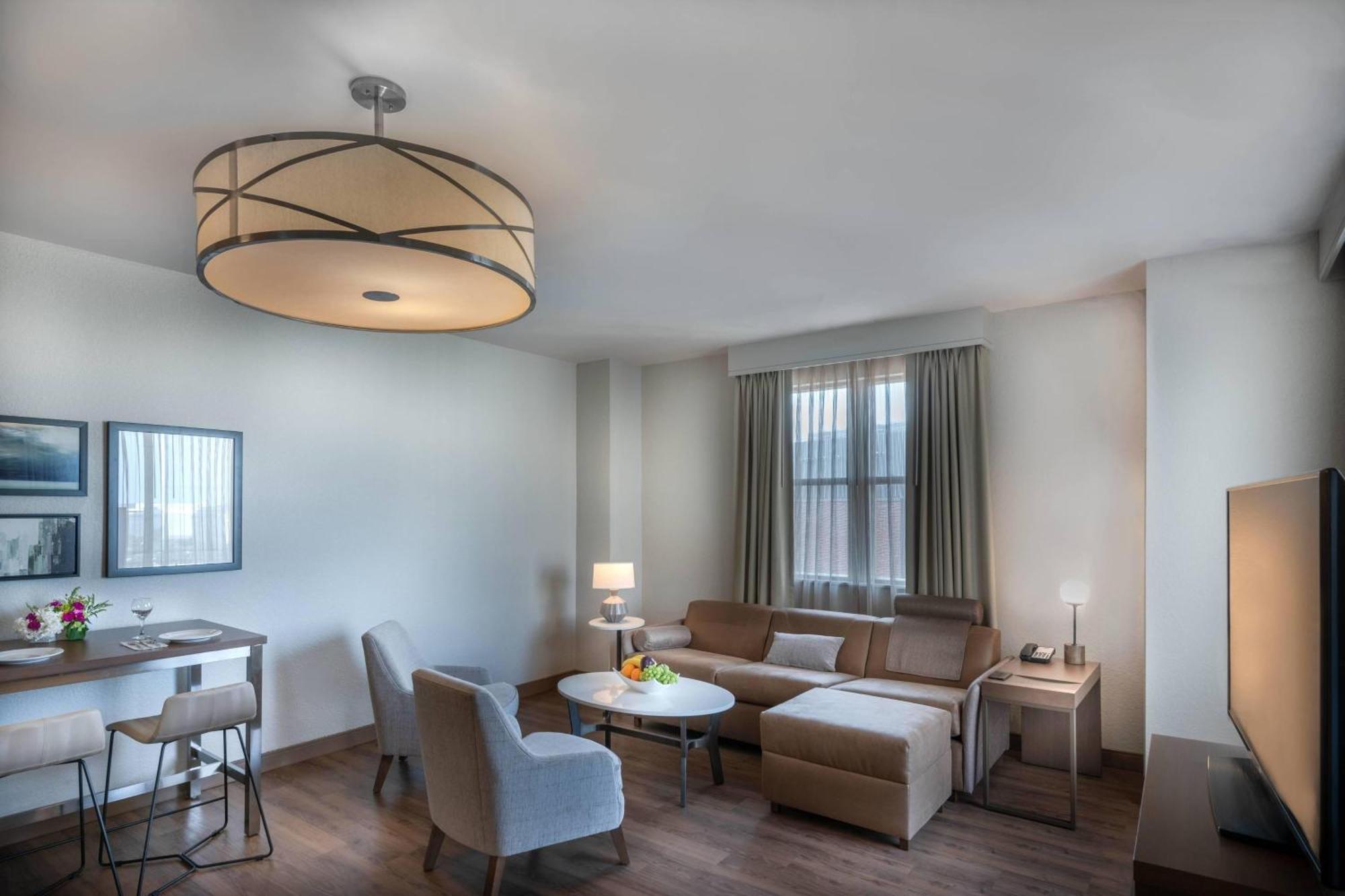 5 Business Hotels in Southwest DC That Deliver