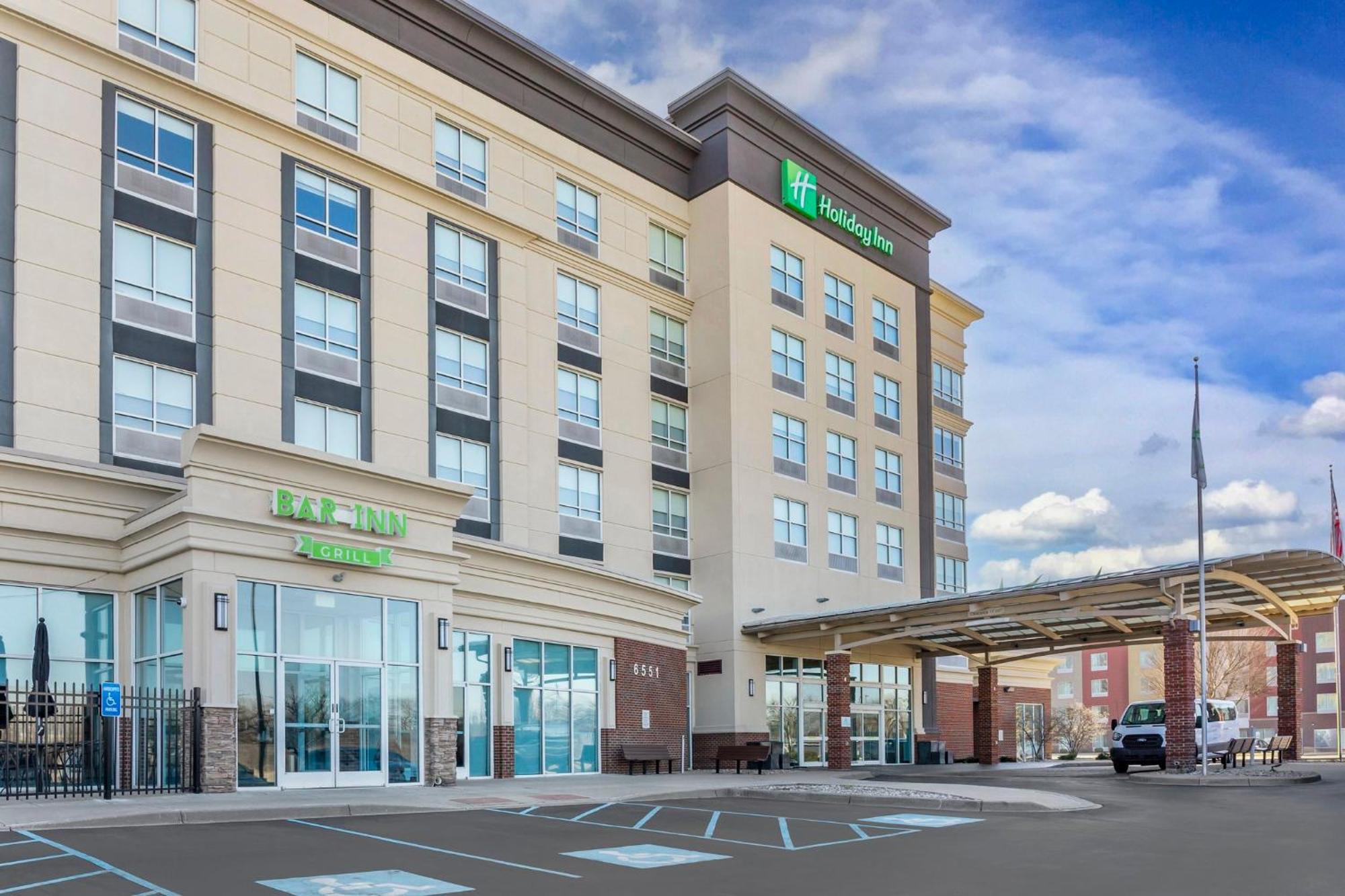 7 Smart Business Hotels Near Farmington Historic Home Worth Booking