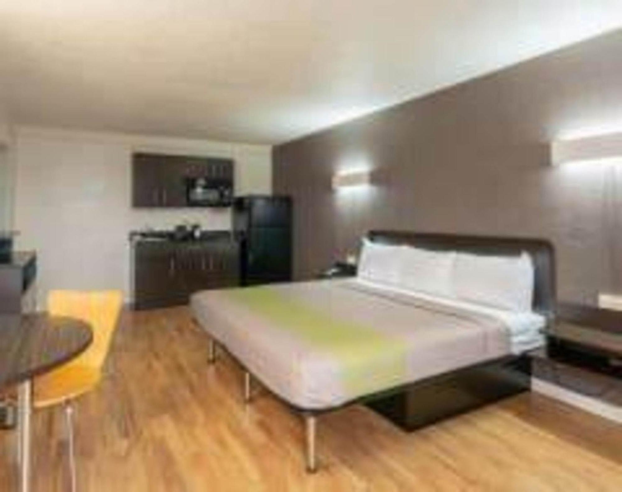 Where to Stay Near Amon Carter Museum: 8 Budget Hotels