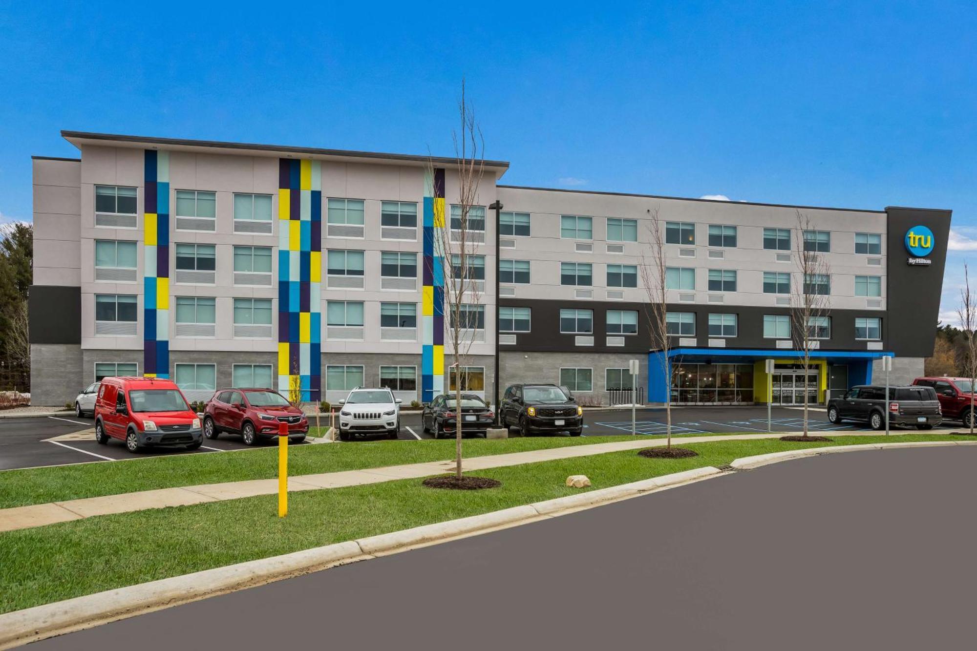 Staying Near Grand Traverse Courthouse Marker: 4 Couple Hotels Compared