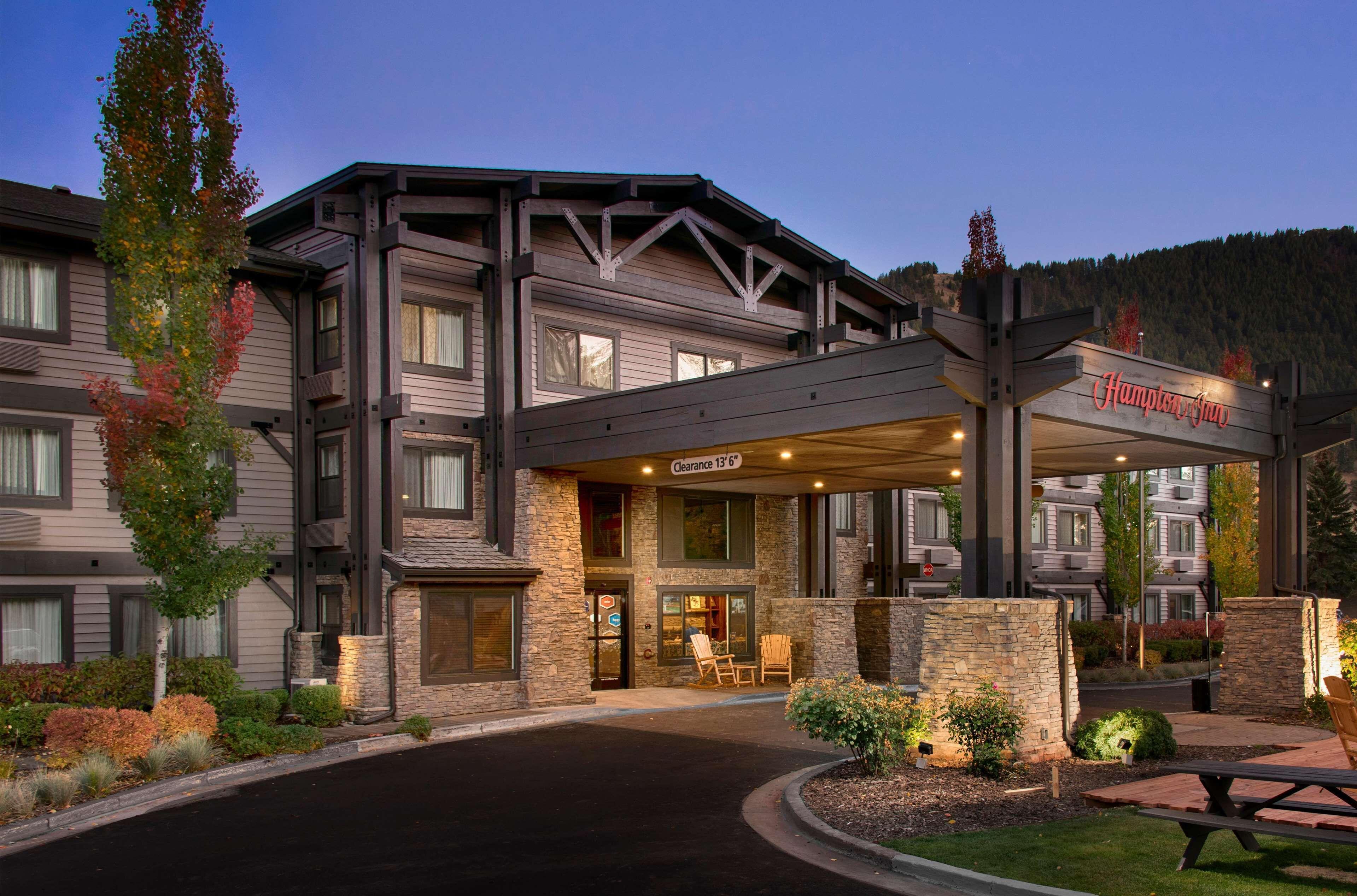 Where to Stay Near Snow King Resort: 4 Hotels for Couples