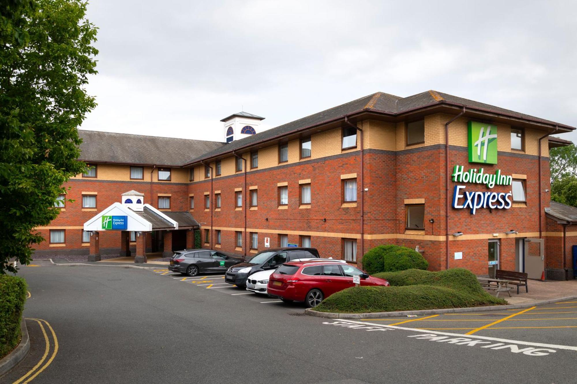 5 Airport Hotels Near St Nicholas Priory Worth Booking