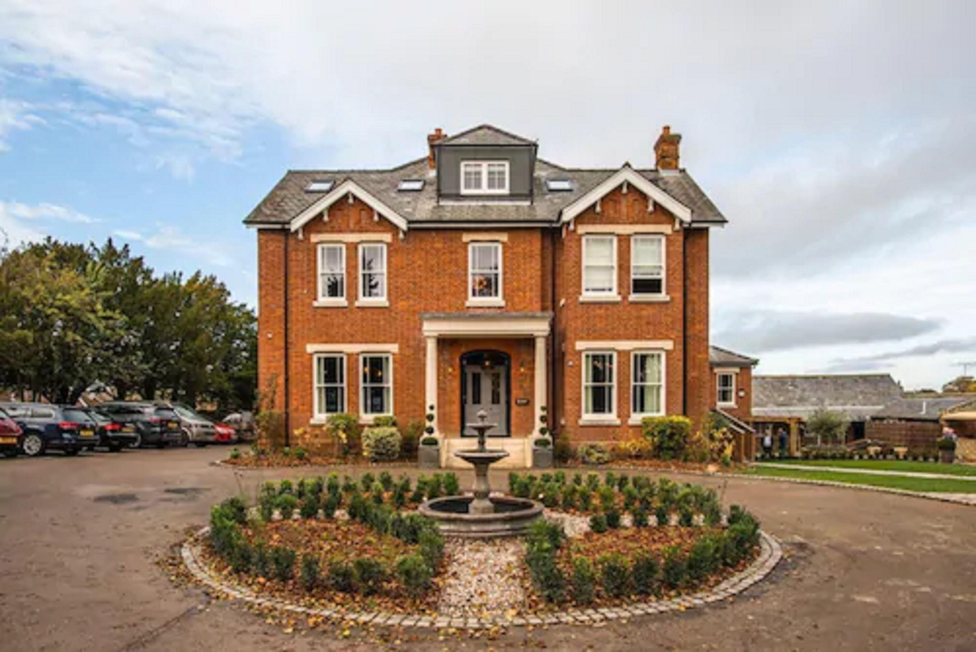 Staying Near Wandlebury Country Park: 4 Hotels Compared
