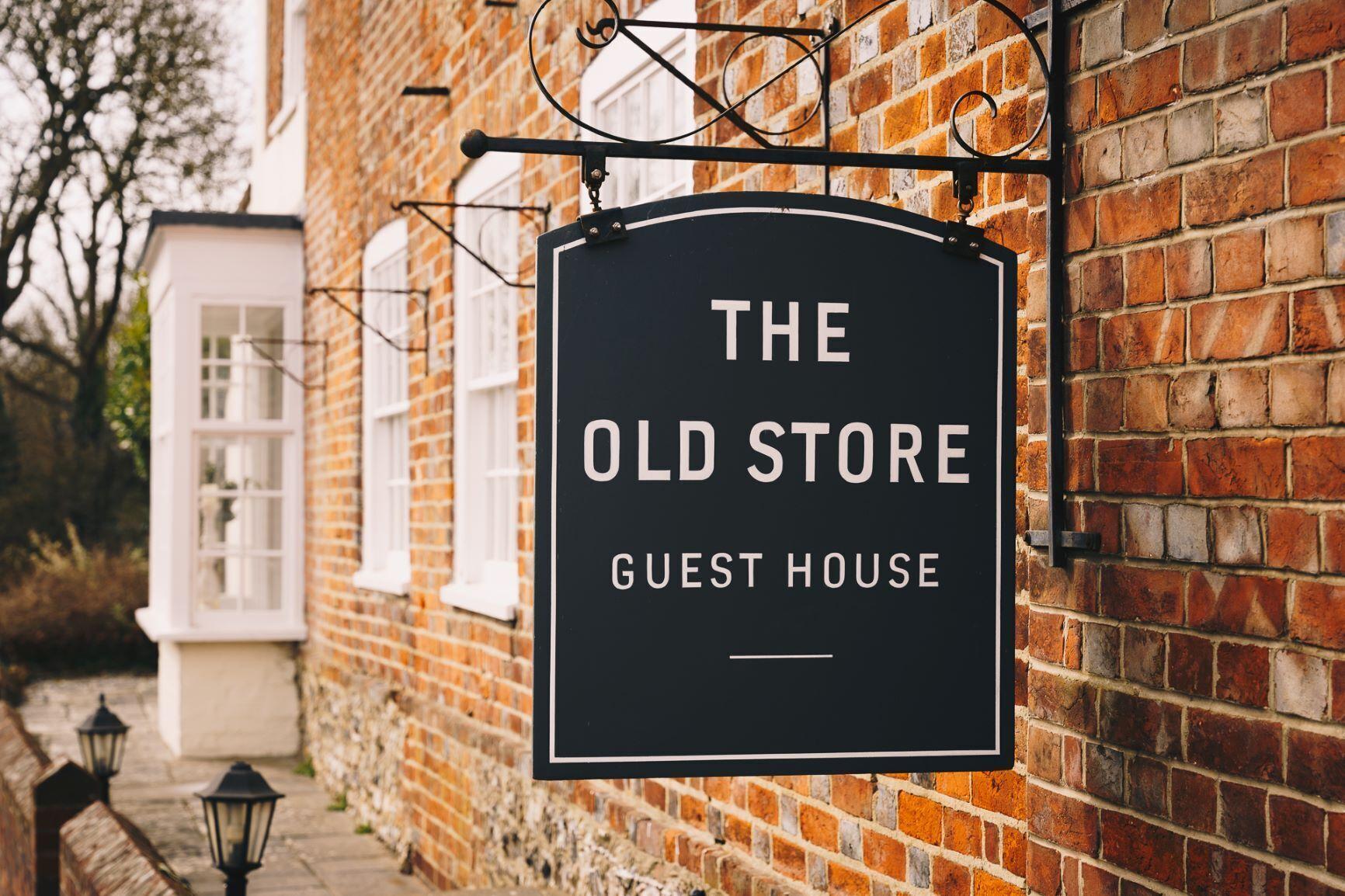 Staying Near Denmans Garden: 4 Hotels Compared