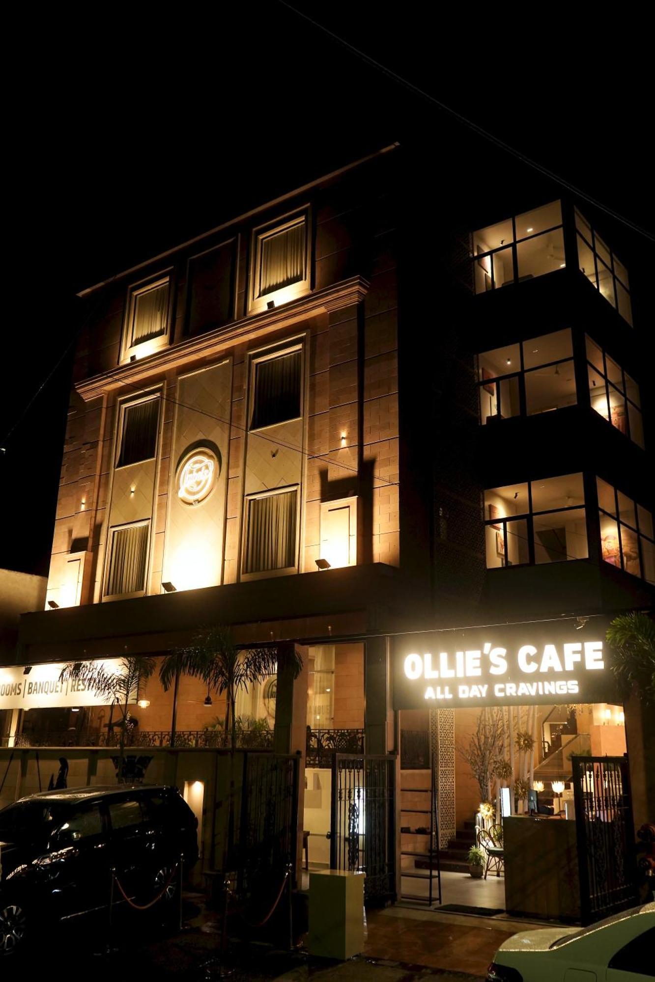 5 Hotels Near Shri Swaminarayan Temple for Easy Nagpur Access
